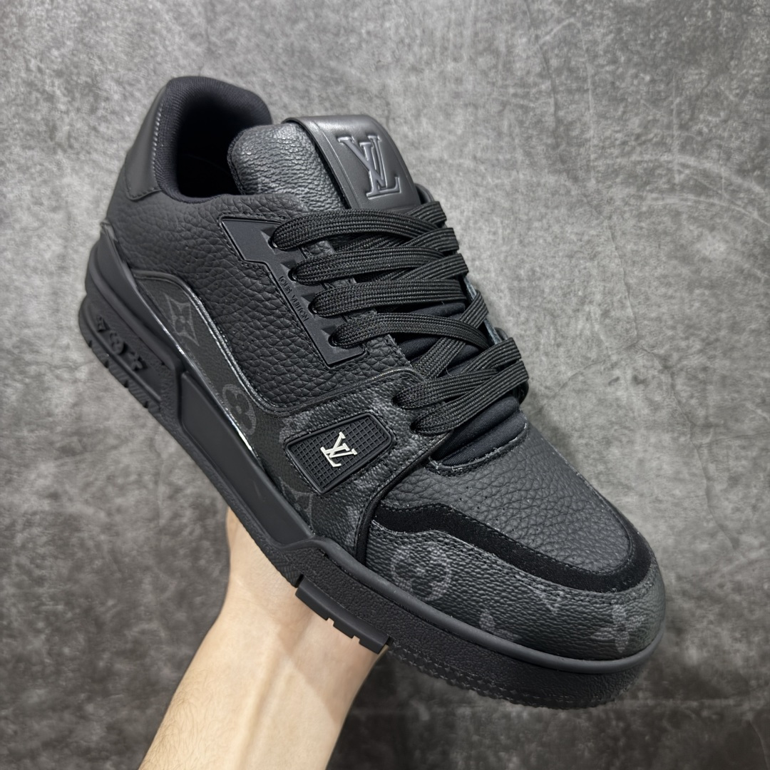 图片[3]-【天花板/Goat版】 市场最强版 没有之一的存在💪🏻 Louis Vuitton LV Trainer 系列全新版上架 手里有正品的可以对比下🆚懂货的看细节‼️ 此版品质是市场从未达到的新高度！ 整体版型 皮料 牛仔布的色差 压花纹路清晰度 后跟版型等等 都可以自行对比[机智]吊打市场所有货，怒甩十条街的那种，直接来正品对比图🆚，欢迎拿市场各大工厂的货来对比！ 尺码：35-45码-选品中心