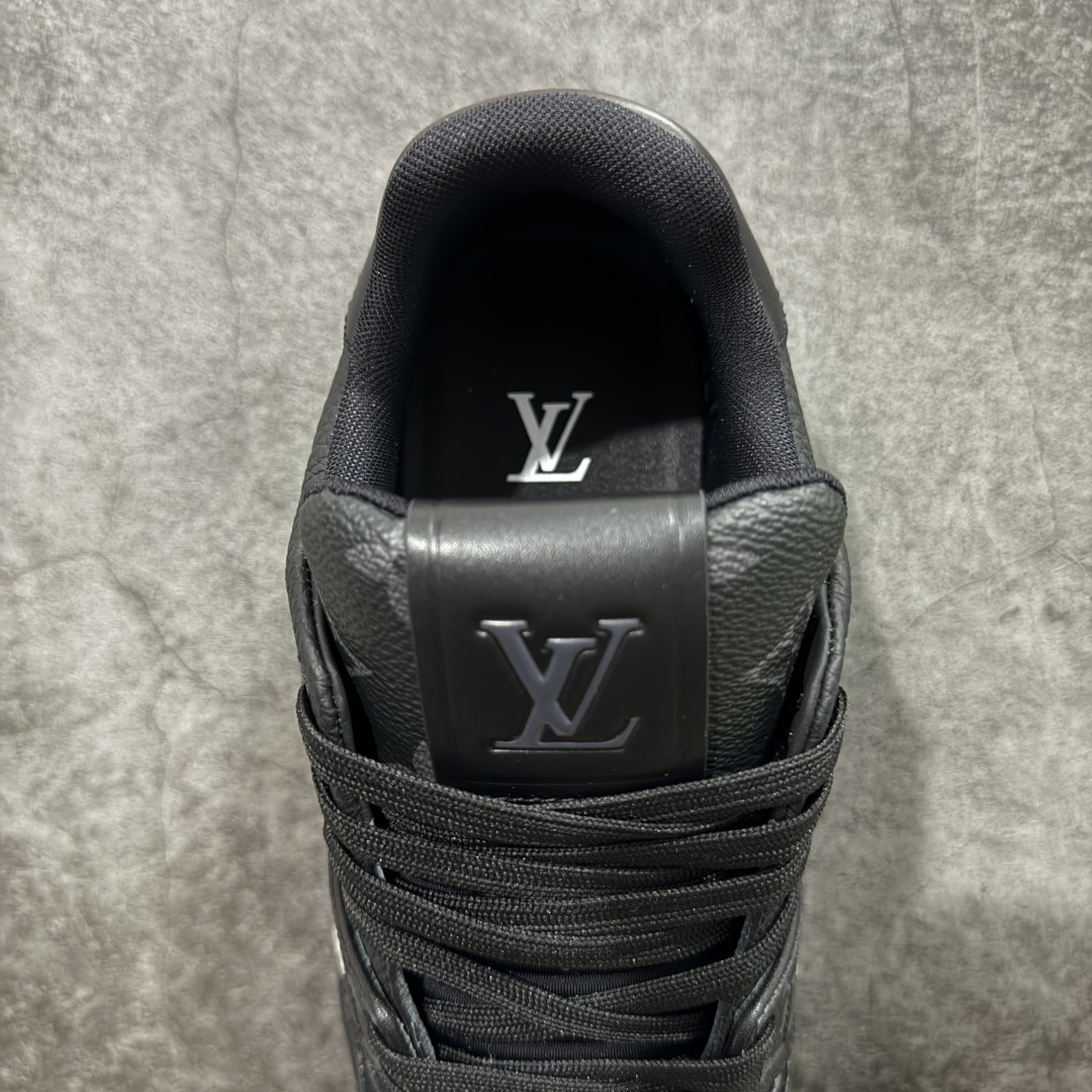 图片[8]-【天花板/Goat版】 市场最强版 没有之一的存在💪🏻 Louis Vuitton LV Trainer 系列全新版上架 手里有正品的可以对比下🆚懂货的看细节‼️ 此版品质是市场从未达到的新高度！ 整体版型 皮料 牛仔布的色差 压花纹路清晰度 后跟版型等等 都可以自行对比[机智]吊打市场所有货，怒甩十条街的那种，直接来正品对比图🆚，欢迎拿市场各大工厂的货来对比！ 尺码：35-45码-选品中心