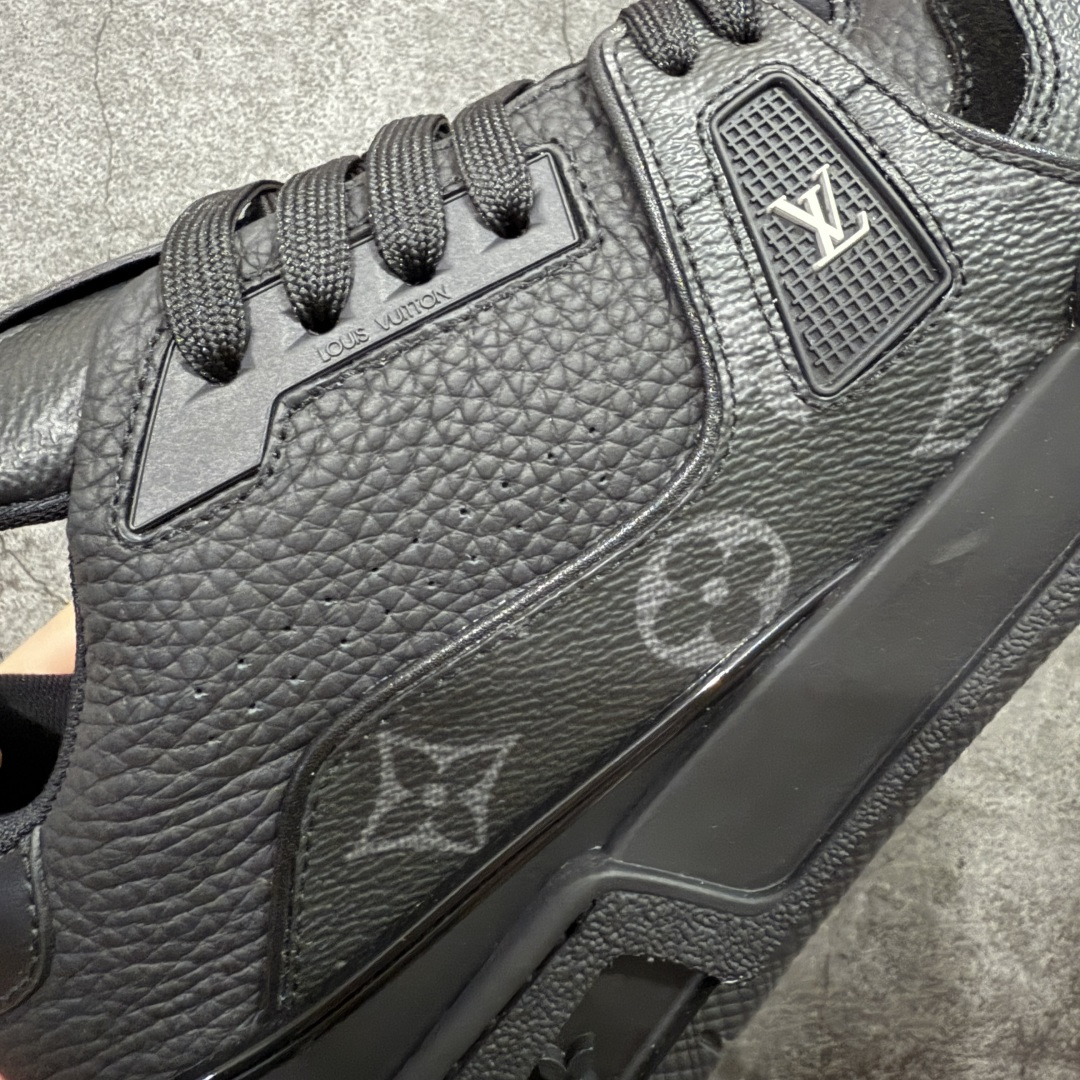 图片[4]-【天花板/Goat版】 市场最强版 没有之一的存在💪🏻 Louis Vuitton LV Trainer 系列全新版上架 手里有正品的可以对比下🆚懂货的看细节‼️ 此版品质是市场从未达到的新高度！ 整体版型 皮料 牛仔布的色差 压花纹路清晰度 后跟版型等等 都可以自行对比[机智]吊打市场所有货，怒甩十条街的那种，直接来正品对比图🆚，欢迎拿市场各大工厂的货来对比！ 尺码：35-45码-选品中心