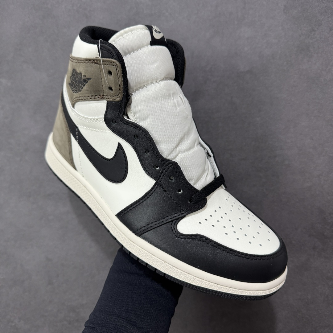 图片[3]-【公司级头层版】Air Jordan 1 High OG 高帮 AJ1 乔丹1代 aj1 乔1 高邦 金人吊牌 乔丹篮球鞋系列555088-105 采用正确头层皮组合荔枝纹头层皮革鞋面材质 中底注胶孔及缜密中底拉帮工艺 内置气垫及耐磨橡胶大底 尺码：36-47带半码-选品中心