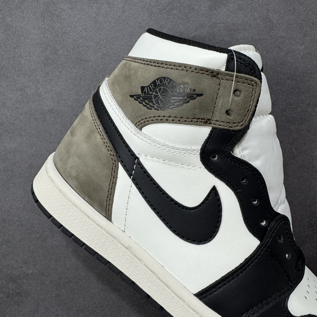 图片[6]-【公司级头层版】Air Jordan 1 High OG 高帮 AJ1 乔丹1代 aj1 乔1 高邦 金人吊牌 乔丹篮球鞋系列555088-105 采用正确头层皮组合荔枝纹头层皮革鞋面材质 中底注胶孔及缜密中底拉帮工艺 内置气垫及耐磨橡胶大底 尺码：36-47带半码-选品中心