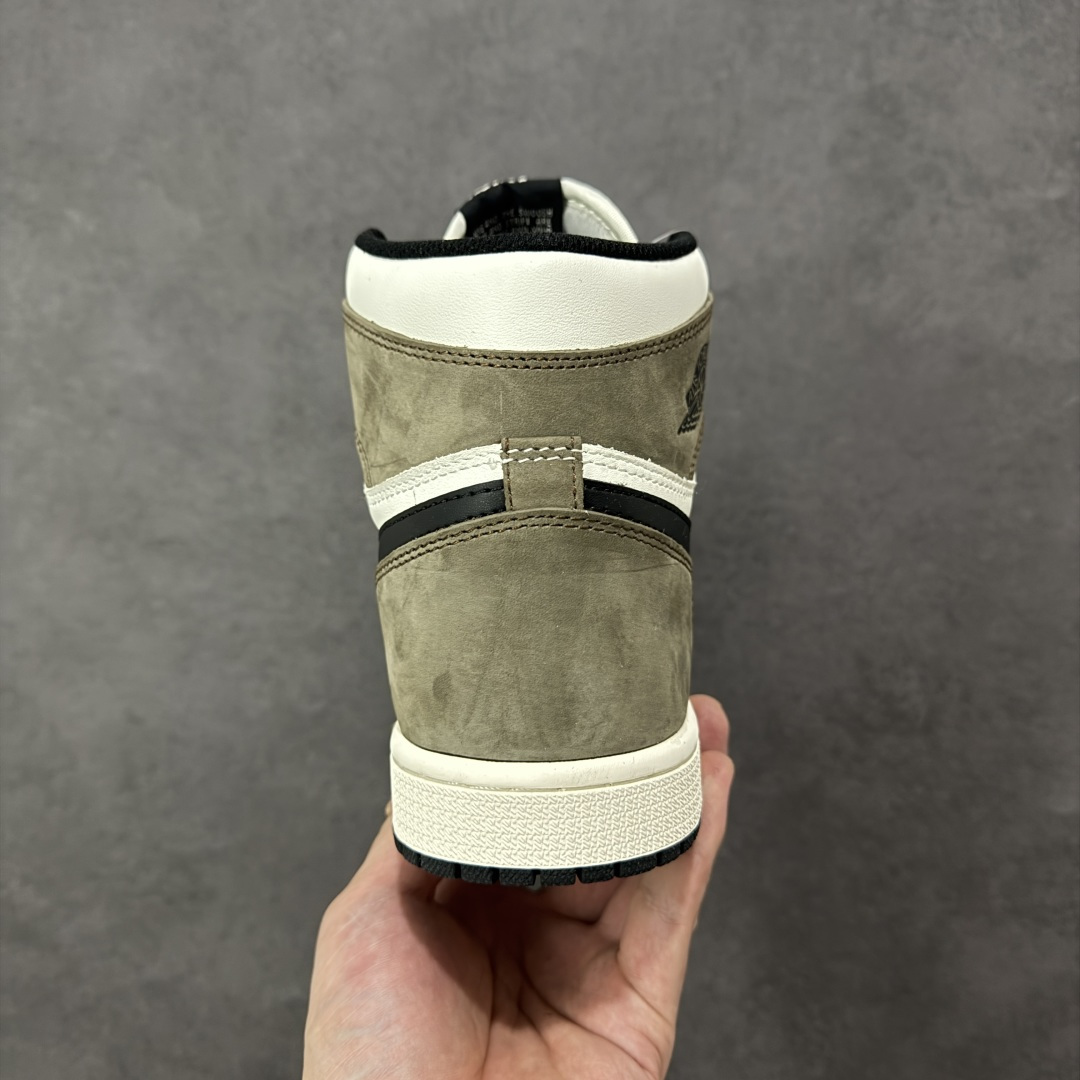 图片[4]-【公司级头层版】Air Jordan 1 High OG 高帮 AJ1 乔丹1代 aj1 乔1 高邦 金人吊牌 乔丹篮球鞋系列555088-105 采用正确头层皮组合荔枝纹头层皮革鞋面材质 中底注胶孔及缜密中底拉帮工艺 内置气垫及耐磨橡胶大底 尺码：36-47带半码-选品中心