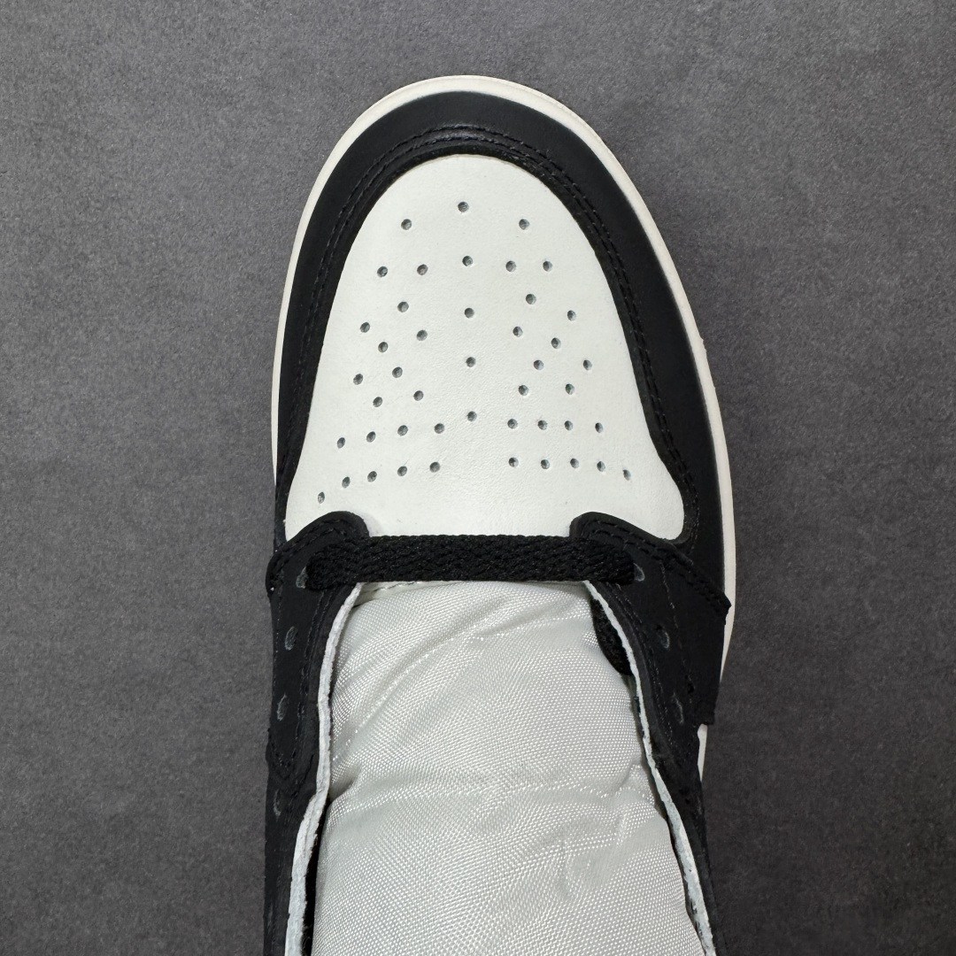 图片[8]-【公司级头层版】Air Jordan 1 High OG 高帮 AJ1 乔丹1代 aj1 乔1 高邦 金人吊牌 乔丹篮球鞋系列555088-105 采用正确头层皮组合荔枝纹头层皮革鞋面材质 中底注胶孔及缜密中底拉帮工艺 内置气垫及耐磨橡胶大底 尺码：36-47带半码-选品中心