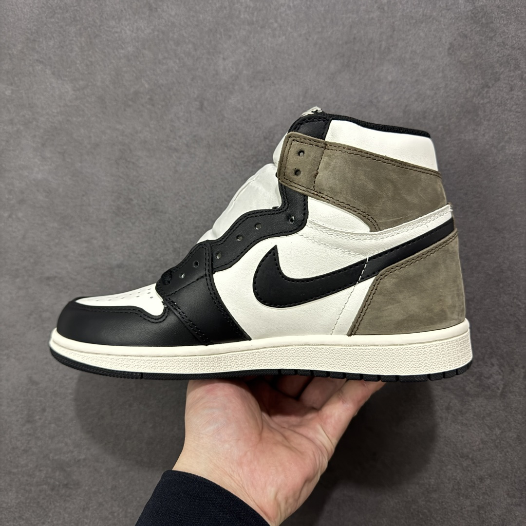 图片[2]-【公司级头层版】Air Jordan 1 High OG 高帮 AJ1 乔丹1代 aj1 乔1 高邦 金人吊牌 乔丹篮球鞋系列555088-105 采用正确头层皮组合荔枝纹头层皮革鞋面材质 中底注胶孔及缜密中底拉帮工艺 内置气垫及耐磨橡胶大底 尺码：36-47带半码-选品中心