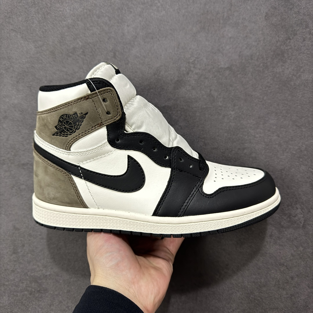 【公司级头层版】Air Jordan 1 High OG 高帮 AJ1 乔丹1代 aj1 乔1 高邦 金人吊牌 乔丹篮球鞋系列555088-105 采用正确头层皮组合荔枝纹头层皮革鞋面材质 中底注胶孔及缜密中底拉帮工艺 内置气垫及耐磨橡胶大底 尺码：36-47带半码-选品中心