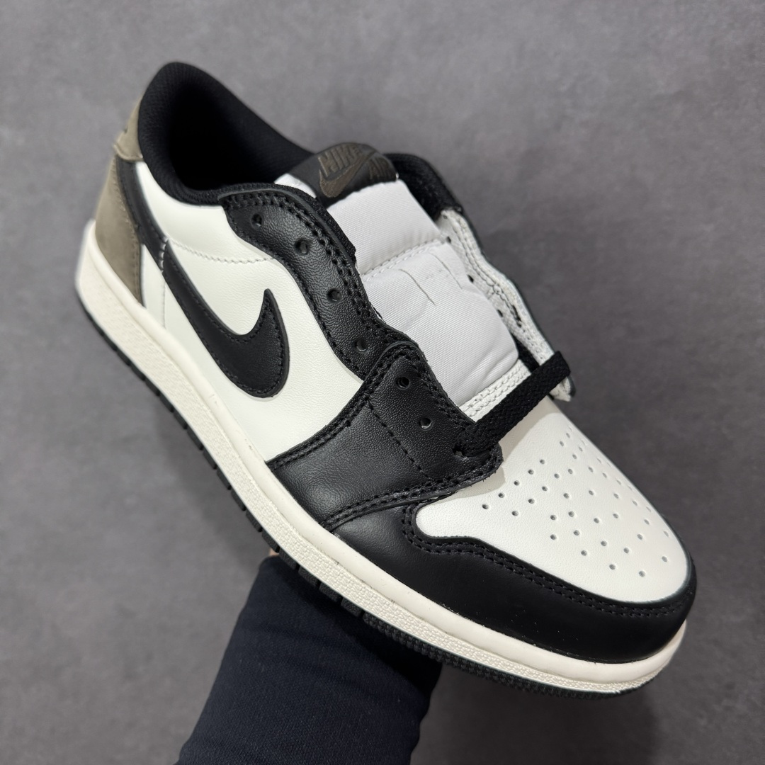 图片[3]-【H11版本】耐克Nike Air Jordan 1 AJ1经典复古经典低帮百搭文化篮球鞋 CZ0790-102 公司级真标半码制#原档案原数据开发版型#采用荔枝纹头层皮革鞋面材质#原厂立体填充鞋舌海绵#中底注胶孔及缜密中底拉帮工艺#原数据开发模具大底 尺码：35.5 36 36.5 37.5 38 38.5 39 40 40.5 41 42 42.5 43 44 44.5 45 46 47.5 48.5 编码：H11B330340-选品中心
