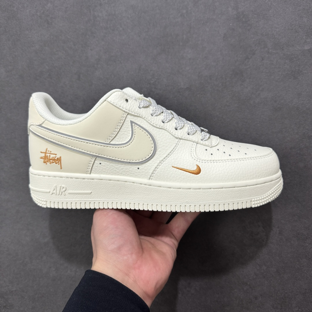 【定制版】NIke Air Force 1 \'07 Low “斯图西联名——米白小金勾”空军一号 低帮 运动鞋 休闲鞋 折边针车 工艺难度大 原楦头原纸板 原装鞋盒 定制五金配件 内置全掌气垫 原厂鞋底 货号:CS5288-058 尺码:36 36.5 37.5 38 38.5 39 40 40.5 41 42 42.5 43 44 44.5 45 编码:HXSB310320-选品中心