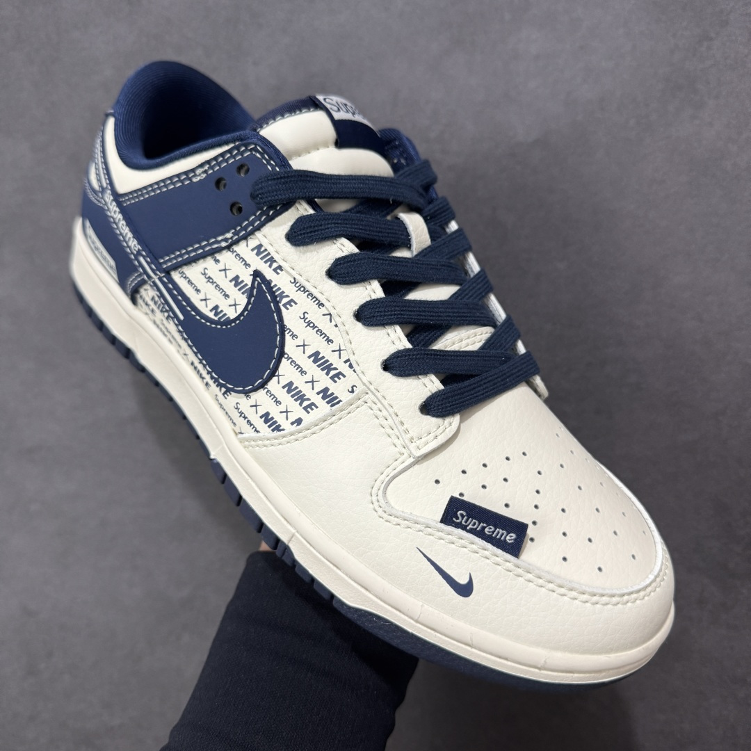 图片[3]-【定制版】Nike SB Dunk Low “supreme联名——白蓝印花” 高端定制 低帮休闲板鞋 定制鞋盒 大厂纯原品质出货 超高清洁度 皮料切割干净无任何毛边 细节完美 货号：XD1588-238 尺码：36 36.5 37.5 38 38.5 39 40 40.5 41 42 42.5 43 44 44.5 45-选品中心