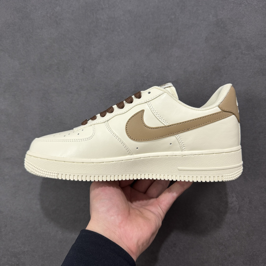 图片[2]-【定制版】NIke Air Force 1 \’07 Low 奶咖白棕三小勾 空军一号低帮 运动鞋 休闲鞋 折边针车 工艺难度大 原楦头原纸板 高端定制鞋盒 原厂鞋底 超高清洁度 细节完美 货号：NH0601-584 尺码：36 36.5 37.5 38 38.5 39 40 40.5 41 42 42.5 43 44 44.5 45 编码：HXSB310320-选品中心