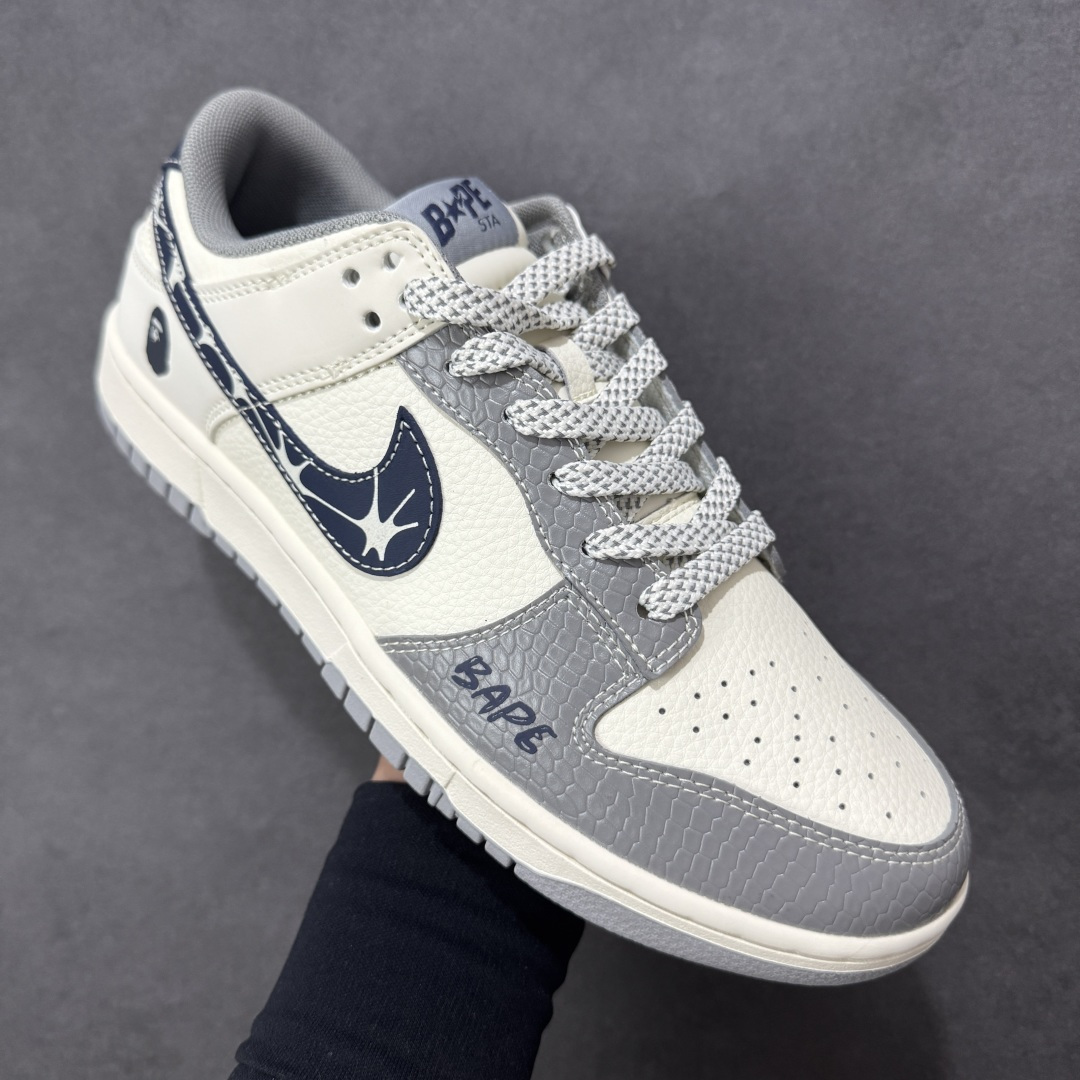 图片[3]-【定制版】Nike SB Dunk Low“ 猿人头联名—米灰黑” 周年高端定制 低帮休闲板鞋 定制鞋盒 大厂纯原品质出货 超高清洁度 皮料切割干净无任何毛边 细节完美 货号：JP1628-036 尺码：36 36.5 37.5 38 38.5 39 40 40.5 41 42 42.5 43 44 44.5 45 编码：HXSB330340-选品中心