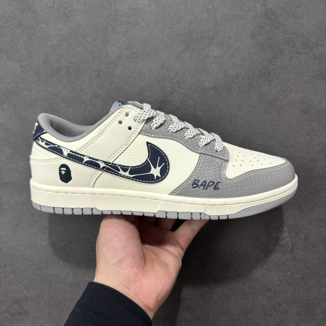 【定制版】Nike SB Dunk Low“ 猿人头联名—米灰黑” 周年高端定制 低帮休闲板鞋 定制鞋盒 大厂纯原品质出货 超高清洁度 皮料切割干净无任何毛边 细节完美 货号:JP1628-036 尺码:36 36.5 37.5 38 38.5 39 40 40.5 41 42 42.5 43 44 44.5 45 编码:HXSB330340-选品中心