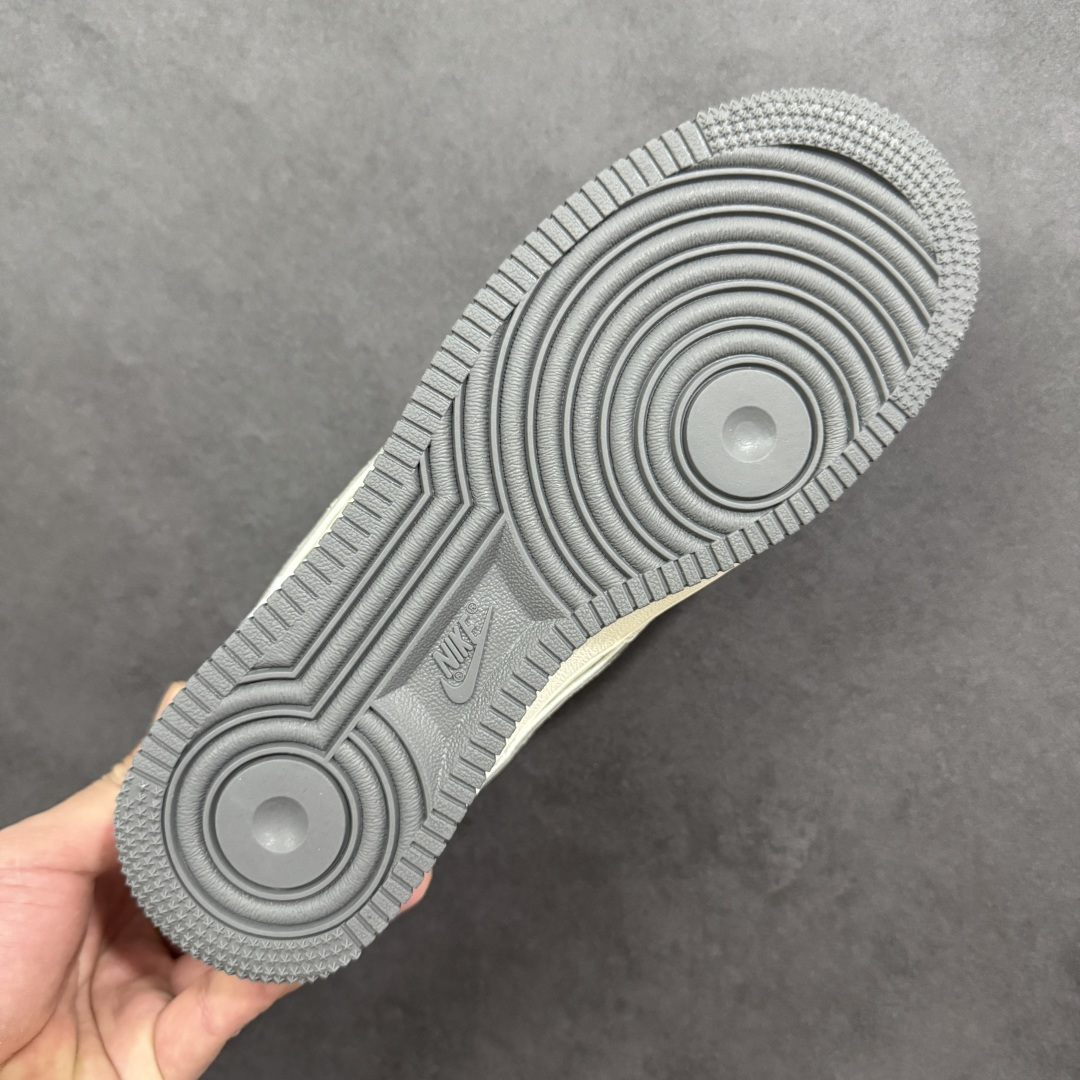 图片[9]-【定制版】Nike Air Force 1\’07 Low 联名款 浅灰色磨砂 空军一号低帮休闲板鞋 CX5050-Y48  #定制鞋盒 大厂纯原品质出货 超高清洁度 皮料切割干净无任何毛边 细节完美  尺码：36 36.5 37.5 38 38.5 39 40 40.5 41 42 42.5 43 44 44.5 45 编码：HXSA310320-选品中心