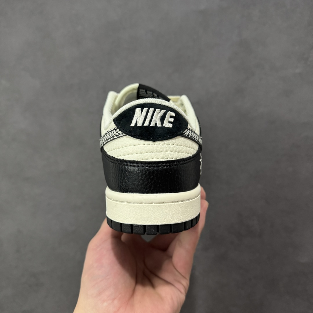 图片[4]-【定制版】Nike SB Dunk Low “斯图西联名——米黑创意勾” 高端定制 低帮休闲板鞋 定制鞋盒 大厂纯原品质出货 超高清洁度 皮料切割干净无任何毛边 细节完美 货号：QW5836-029 尺码：36 36.5 37.5 38 38.5 39 40 40.5 41 42 42.5 43 44 44.5 45 编码：HXSB330340-选品中心