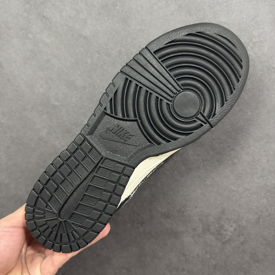 图片[9]-【定制版】Nike SB Dunk Low “斯图西联名——米黑创意勾” 高端定制 低帮休闲板鞋 定制鞋盒 大厂纯原品质出货 超高清洁度 皮料切割干净无任何毛边 细节完美 货号：QW5836-029 尺码：36 36.5 37.5 38 38.5 39 40 40.5 41 42 42.5 43 44 44.5 45 编码：HXSB330340-选品中心