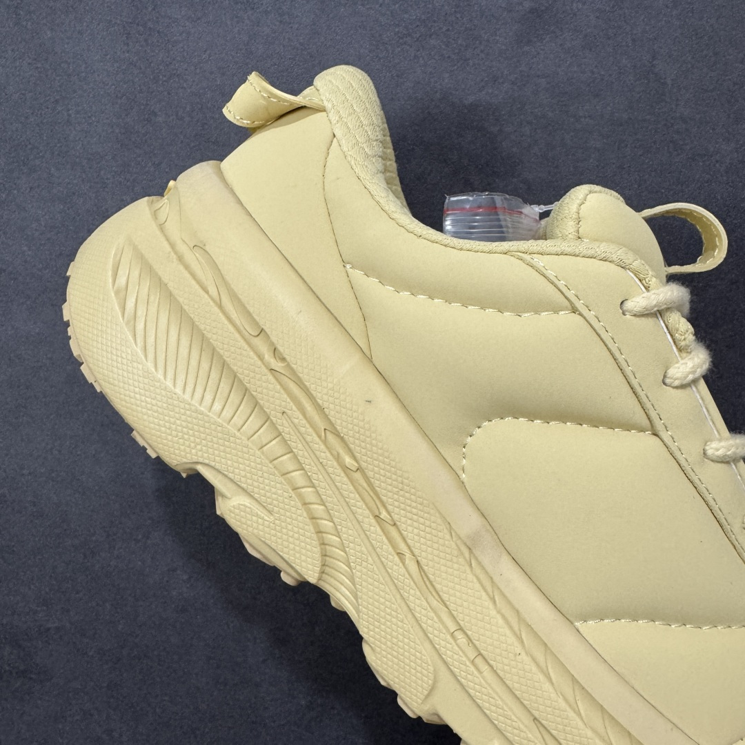 图片[6]-【YH版本】2025 BONDI b3LS联名鞋款闪亮登场 HOKA X Marni的跨界联名带来的 超乎想象的惊喜 以HOKA的经典的Bondi跑鞋为画布 Marni 挥洒色彩 蓬松的鞋面 搭配高饱和度纯色 视觉冲击力直接拉满 HOKA经典的厚底设计。 鞋底采用EVA板材发泡 脚感舒适 减震耐磨透气跑步运动鞋 货号 1170631 尺码 35.5 36 36.5 37.5 38 38.5 39 40 40.5 41 42 42.5 43 44 44.5 45 编码：YHB230240-选品中心