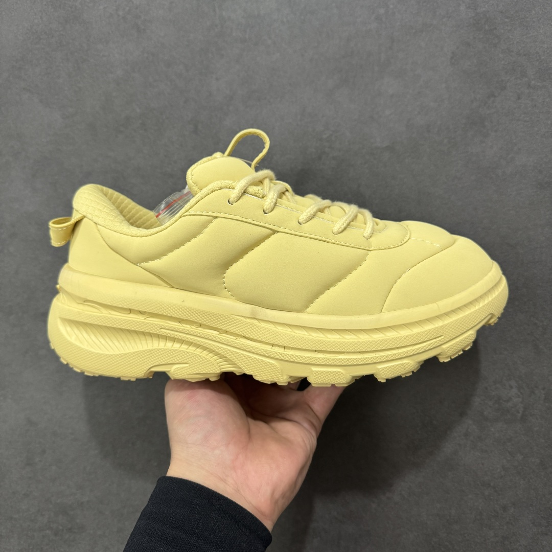 【YH版本】2025 BONDI b3LS联名鞋款闪亮登场 HOKA X Marni的跨界联名带来的 超乎想象的惊喜 以HOKA的经典的Bondi跑鞋为画布 Marni 挥洒色彩 蓬松的鞋面 搭配高饱和度纯色 视觉冲击力直接拉满 HOKA经典的厚底设计。 鞋底采用EVA板材发泡 脚感舒适 减震耐磨透气跑步运动鞋 货号 1170631 尺码 35.5 36 36.5 37.5 38 38.5 39 40 40.5 41 42 42.5 43 44 44.5 45 编码:YHB230240-选品中心