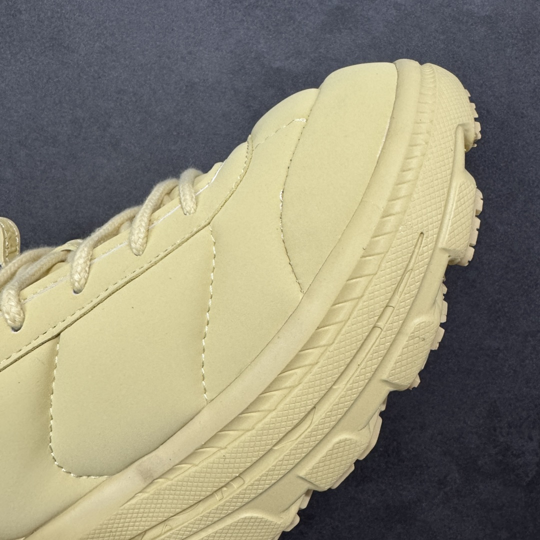 图片[5]-【YH版本】2025 BONDI b3LS联名鞋款闪亮登场 HOKA X Marni的跨界联名带来的 超乎想象的惊喜 以HOKA的经典的Bondi跑鞋为画布 Marni 挥洒色彩 蓬松的鞋面 搭配高饱和度纯色 视觉冲击力直接拉满 HOKA经典的厚底设计。 鞋底采用EVA板材发泡 脚感舒适 减震耐磨透气跑步运动鞋 货号 1170631 尺码 35.5 36 36.5 37.5 38 38.5 39 40 40.5 41 42 42.5 43 44 44.5 45 编码：YHB230240-选品中心