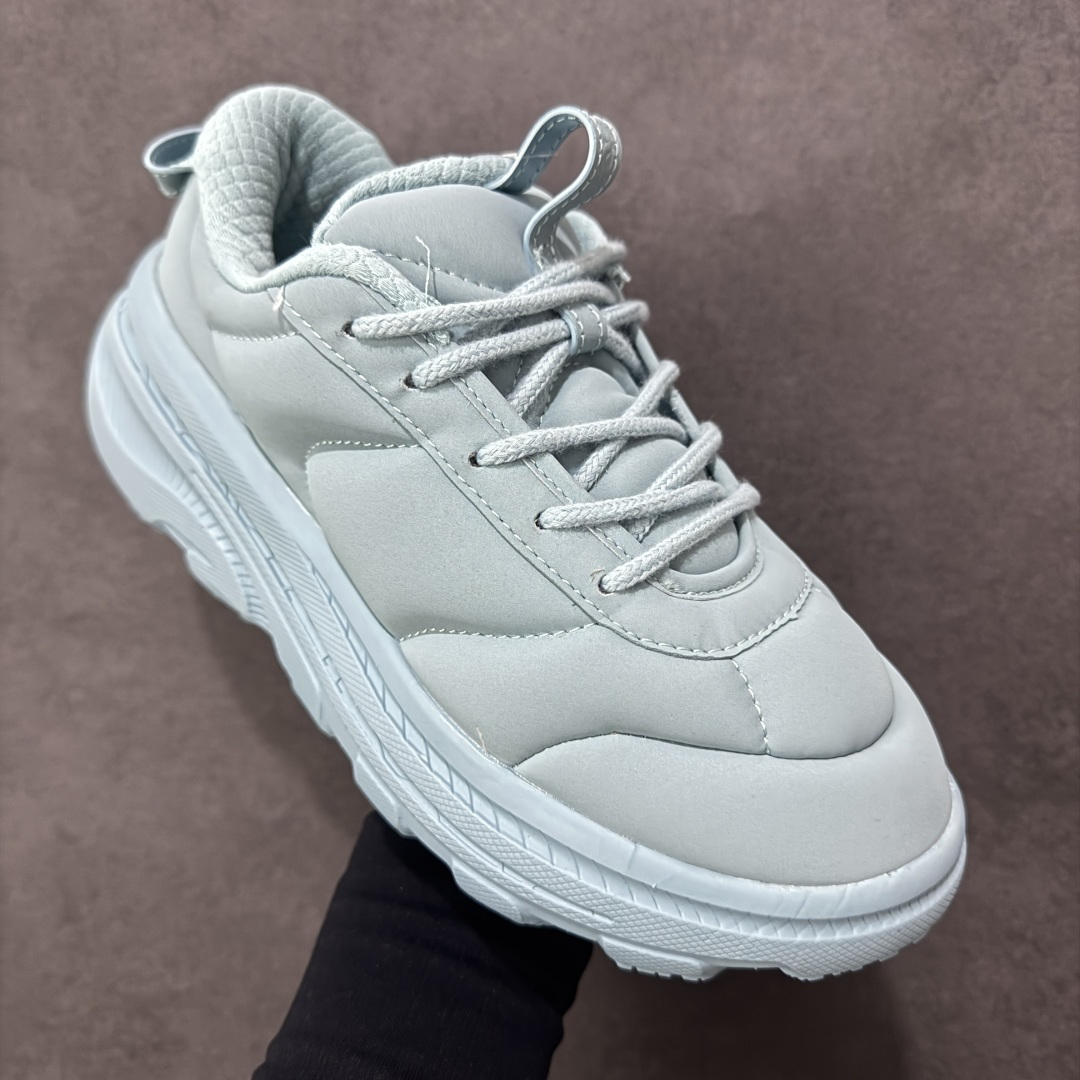 图片[3]-【YH版本】2025 BONDI b3LS联名鞋款闪亮登场 HOKA X Marni的跨界联名带来的 超乎想象的惊喜 以HOKA的经典的Bondi跑鞋为画布 Marni 挥洒色彩 蓬松的鞋面 搭配高饱和度纯色 视觉冲击力直接拉满 HOKA经典的厚底设计。 鞋底采用EVA板材发泡 脚感舒适 减震耐磨透气跑步运动鞋 货号 1170631 尺码 35.5 36 36.5 37.5 38 38.5 39 40 40.5 41 42 42.5 43 44 44.5 45 编码：YHB230240-选品中心