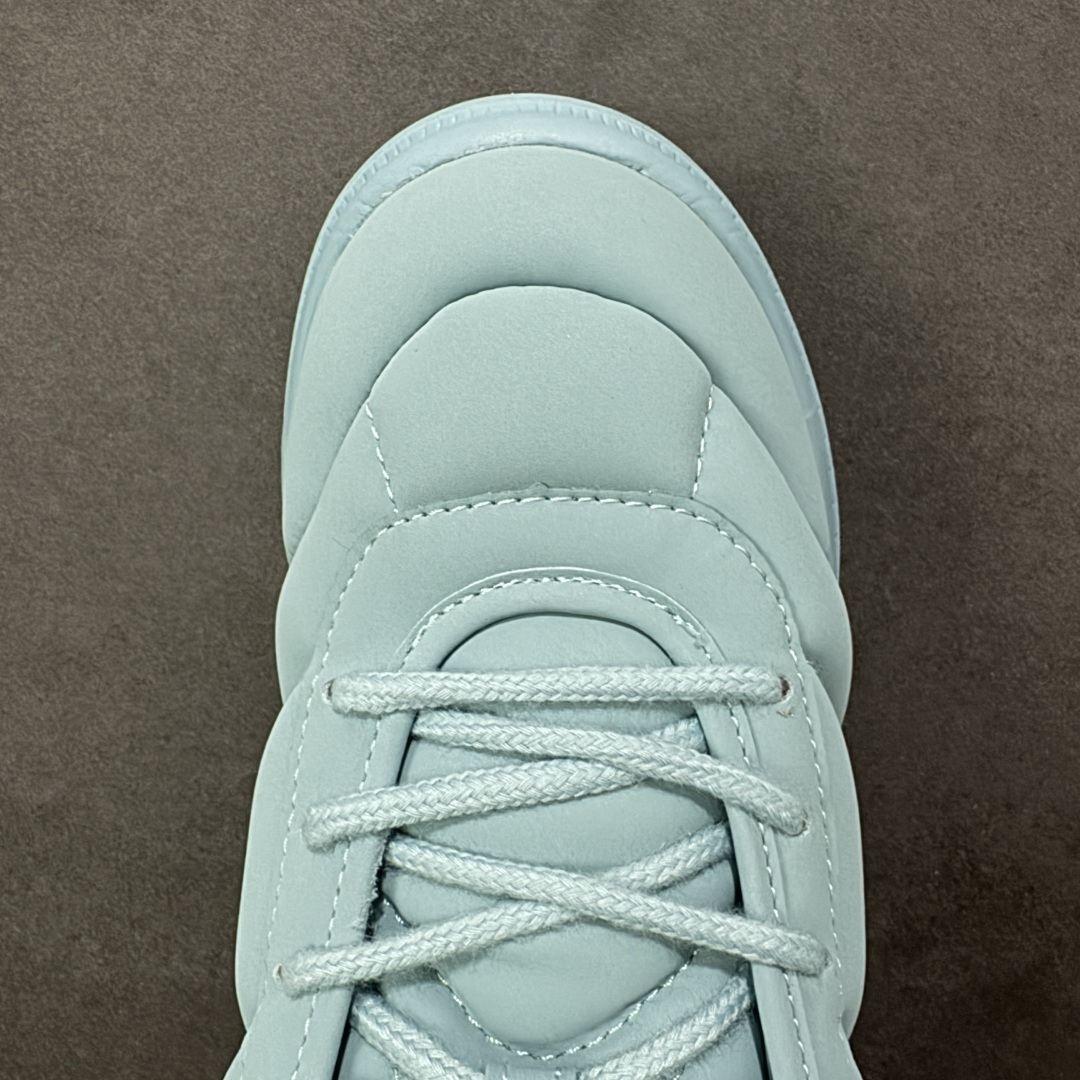 图片[8]-【YH版本】2025 BONDI b3LS联名鞋款闪亮登场 HOKA X Marni的跨界联名带来的 超乎想象的惊喜 以HOKA的经典的Bondi跑鞋为画布 Marni 挥洒色彩 蓬松的鞋面 搭配高饱和度纯色 视觉冲击力直接拉满 HOKA经典的厚底设计。 鞋底采用EVA板材发泡 脚感舒适 减震耐磨透气跑步运动鞋 货号 1170631 尺码 35.5 36 36.5 37.5 38 38.5 39 40 40.5 41 42 42.5 43 44 44.5 45 编码：YHB230240-选品中心