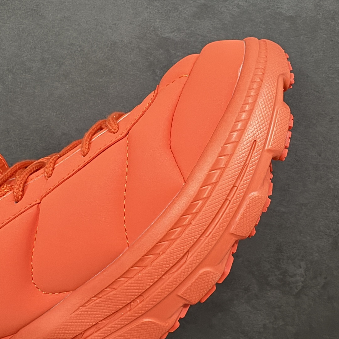 图片[5]-【YH版本】2025 BONDI b3LS联名鞋款闪亮登场 HOKA X Marni的跨界联名带来的 超乎想象的惊喜 以HOKA的经典的Bondi跑鞋为画布 Marni 挥洒色彩 蓬松的鞋面 搭配高饱和度纯色 视觉冲击力直接拉满 HOKA经典的厚底设计。 鞋底采用EVA板材发泡 脚感舒适 减震耐磨透气跑步运动鞋 货号 1170631 尺码 35.5 36 36.5 37.5 38 38.5 39 40 40.5 41 42 42.5 43 44 44.5 45 编码：YHB230240-选品中心