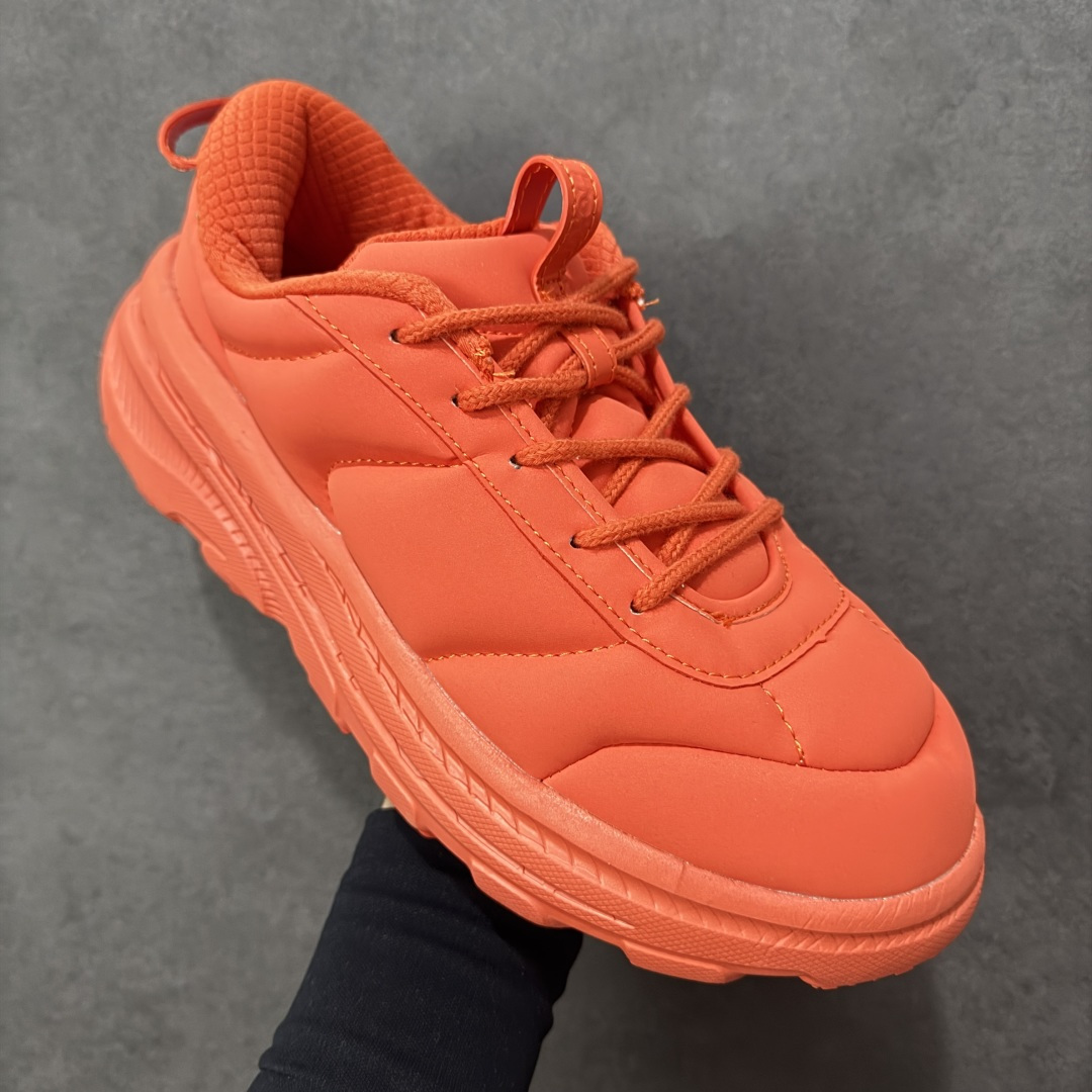 图片[3]-【YH版本】2025 BONDI b3LS联名鞋款闪亮登场 HOKA X Marni的跨界联名带来的 超乎想象的惊喜 以HOKA的经典的Bondi跑鞋为画布 Marni 挥洒色彩 蓬松的鞋面 搭配高饱和度纯色 视觉冲击力直接拉满 HOKA经典的厚底设计。 鞋底采用EVA板材发泡 脚感舒适 减震耐磨透气跑步运动鞋 货号 1170631 尺码 35.5 36 36.5 37.5 38 38.5 39 40 40.5 41 42 42.5 43 44 44.5 45 编码：YHB230240-选品中心