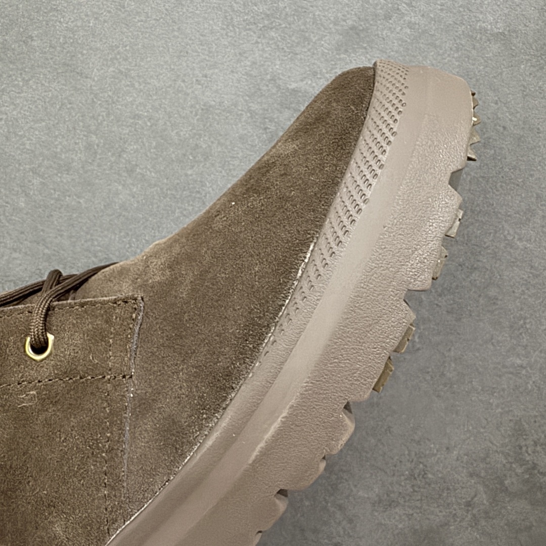 图片[5]-【SP顶级版】 平台外贸专供 UGG Burleigh Chukka 男士中帮雪地靴 1151773 原代工厂隆丰A级真羊毛皮一体完全遵循正平正品，精选A级羊皮毛一体材质，内里毛绒如云朵般包裹双脚，白带恒温属性一寒锁温抗冻，股季透气排湿，让双脚时刻处于干爽舒适的状态，轻量化设计搭配柔韧鞋底，每一步都似踩在软垫上，再加上贴合足型的弧度与足跟支撑，无论是居家休憩,外出通勤还是日常跑腿，全天行走也无负担。 从经典高筒靴到简约拖鞋，从基础中性色到潮流设计，既能与牛仔裤、卫衣打造随性日常，也能搭配裙子、男女同款更能轻松适配情侣穿搭。 优质羊皮毛天生耐磨损，搭配扎实工艺与防水科技加持，能抵御日常磨损与雨雪侵袭。一双穿数年仍能保持柔软质感💪🏻 尺码：39-45-选品中心