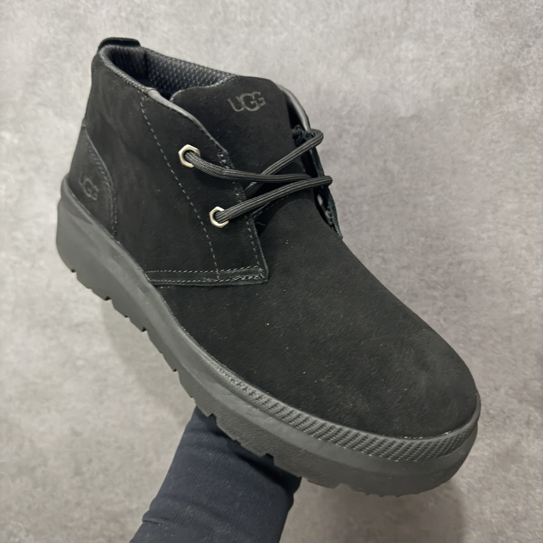 图片[3]-【SP顶级版】 平台外贸专供 UGG Burleigh Chukka 男士中帮雪地靴 1151773 原代工厂隆丰A级真羊毛皮一体完全遵循正平正品，精选A级羊皮毛一体材质，内里毛绒如云朵般包裹双脚，白带恒温属性一寒锁温抗冻，股季透气排湿，让双脚时刻处于干爽舒适的状态，轻量化设计搭配柔韧鞋底，每一步都似踩在软垫上，再加上贴合足型的弧度与足跟支撑，无论是居家休憩,外出通勤还是日常跑腿，全天行走也无负担。 从经典高筒靴到简约拖鞋，从基础中性色到潮流设计，既能与牛仔裤、卫衣打造随性日常，也能搭配裙子、男女同款更能轻松适配情侣穿搭。 优质羊皮毛天生耐磨损，搭配扎实工艺与防水科技加持，能抵御日常磨损与雨雪侵袭。一双穿数年仍能保持柔软质感💪🏻 尺码：39-45-选品中心