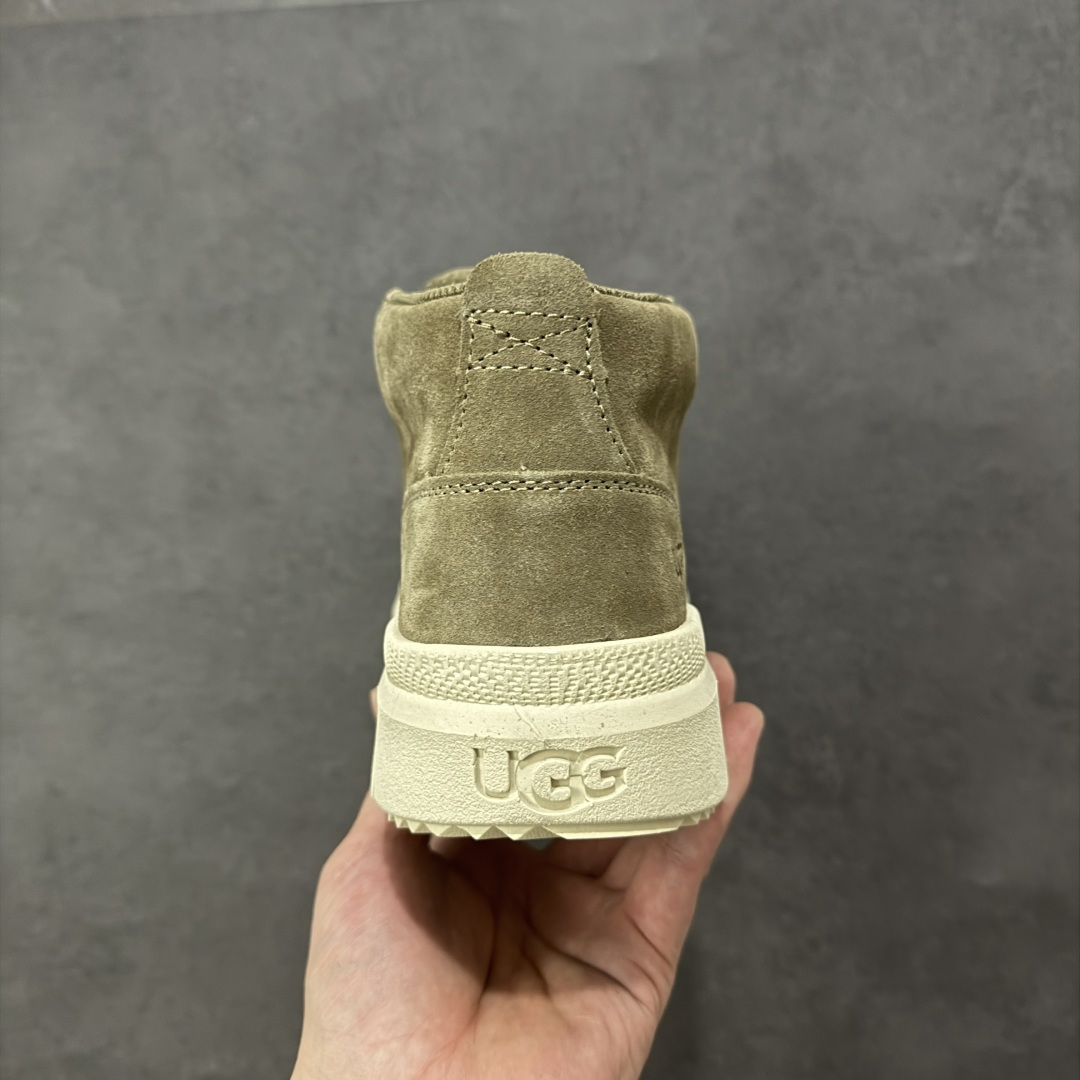 图片[4]-【SP顶级版】 平台外贸专供 UGG Burleigh Chukka 男士中帮雪地靴 1151773 原代工厂隆丰A级真羊毛皮一体完全遵循正平正品，精选A级羊皮毛一体材质，内里毛绒如云朵般包裹双脚，白带恒温属性一寒锁温抗冻，股季透气排湿，让双脚时刻处于干爽舒适的状态，轻量化设计搭配柔韧鞋底，每一步都似踩在软垫上，再加上贴合足型的弧度与足跟支撑，无论是居家休憩,外出通勤还是日常跑腿，全天行走也无负担。 从经典高筒靴到简约拖鞋，从基础中性色到潮流设计，既能与牛仔裤、卫衣打造随性日常，也能搭配裙子、男女同款更能轻松适配情侣穿搭。 优质羊皮毛天生耐磨损，搭配扎实工艺与防水科技加持，能抵御日常磨损与雨雪侵袭。一双穿数年仍能保持柔软质感💪🏻 尺码：39-45-选品中心