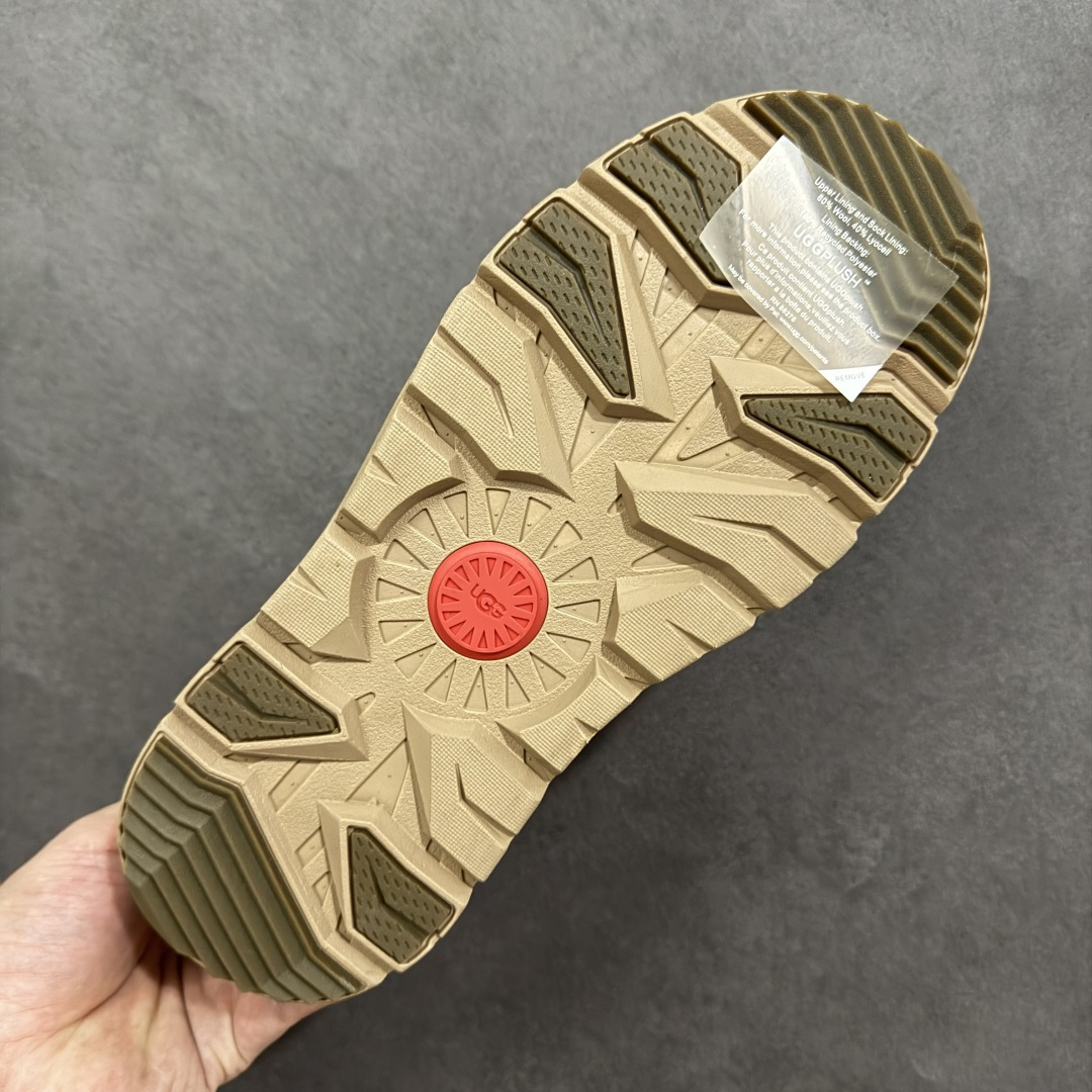 图片[9]-【SP顶级版】 平台外贸专供 UGG Burleigh Chukka 男士中帮雪地靴 1151773 原代工厂隆丰A级真羊毛皮一体完全遵循正平正品，精选A级羊皮毛一体材质，内里毛绒如云朵般包裹双脚，白带恒温属性一寒锁温抗冻，股季透气排湿，让双脚时刻处于干爽舒适的状态，轻量化设计搭配柔韧鞋底，每一步都似踩在软垫上，再加上贴合足型的弧度与足跟支撑，无论是居家休憩,外出通勤还是日常跑腿，全天行走也无负担。 从经典高筒靴到简约拖鞋，从基础中性色到潮流设计，既能与牛仔裤、卫衣打造随性日常，也能搭配裙子、男女同款更能轻松适配情侣穿搭。 优质羊皮毛天生耐磨损，搭配扎实工艺与防水科技加持，能抵御日常磨损与雨雪侵袭。一双穿数年仍能保持柔软质感💪🏻 尺码：39-45-选品中心