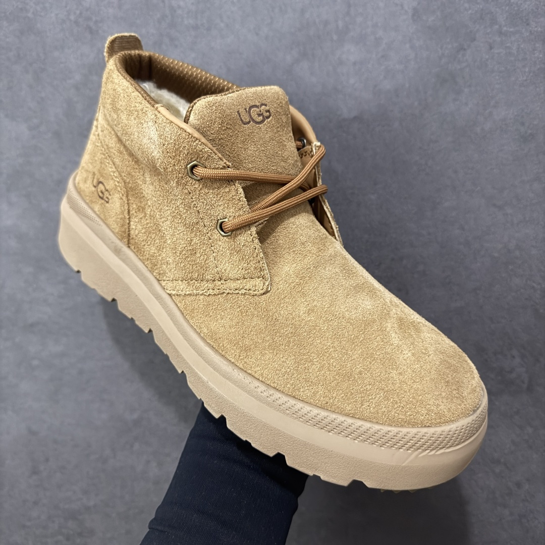 图片[3]-【SP顶级版】 平台外贸专供 UGG Burleigh Chukka 男士中帮雪地靴 1151773 原代工厂隆丰A级真羊毛皮一体完全遵循正平正品，精选A级羊皮毛一体材质，内里毛绒如云朵般包裹双脚，白带恒温属性一寒锁温抗冻，股季透气排湿，让双脚时刻处于干爽舒适的状态，轻量化设计搭配柔韧鞋底，每一步都似踩在软垫上，再加上贴合足型的弧度与足跟支撑，无论是居家休憩,外出通勤还是日常跑腿，全天行走也无负担。 从经典高筒靴到简约拖鞋，从基础中性色到潮流设计，既能与牛仔裤、卫衣打造随性日常，也能搭配裙子、男女同款更能轻松适配情侣穿搭。 优质羊皮毛天生耐磨损，搭配扎实工艺与防水科技加持，能抵御日常磨损与雨雪侵袭。一双穿数年仍能保持柔软质感💪🏻 尺码：39-45-选品中心