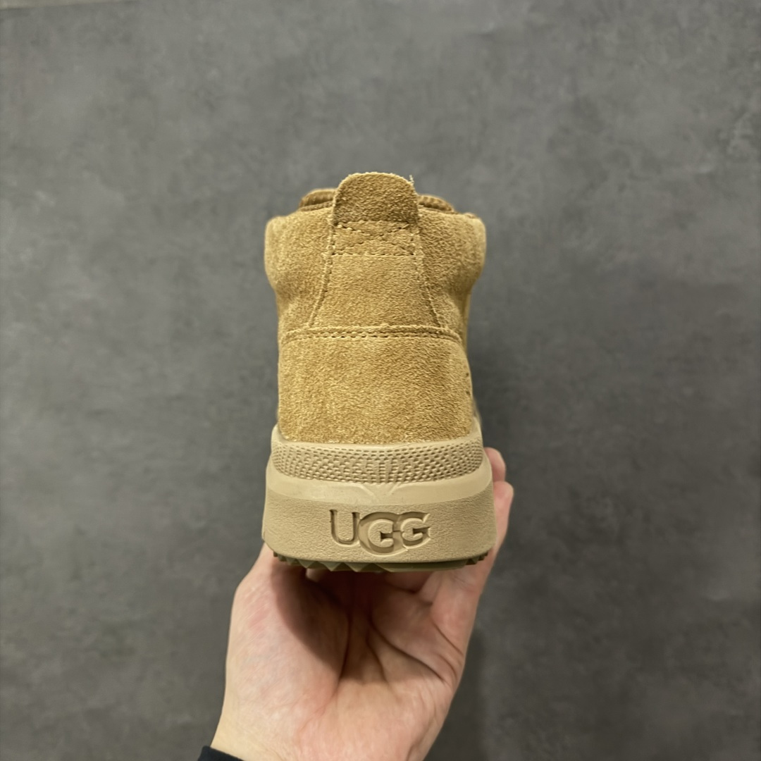 图片[4]-【SP顶级版】 平台外贸专供 UGG Burleigh Chukka 男士中帮雪地靴 1151773 原代工厂隆丰A级真羊毛皮一体完全遵循正平正品，精选A级羊皮毛一体材质，内里毛绒如云朵般包裹双脚，白带恒温属性一寒锁温抗冻，股季透气排湿，让双脚时刻处于干爽舒适的状态，轻量化设计搭配柔韧鞋底，每一步都似踩在软垫上，再加上贴合足型的弧度与足跟支撑，无论是居家休憩,外出通勤还是日常跑腿，全天行走也无负担。 从经典高筒靴到简约拖鞋，从基础中性色到潮流设计，既能与牛仔裤、卫衣打造随性日常，也能搭配裙子、男女同款更能轻松适配情侣穿搭。 优质羊皮毛天生耐磨损，搭配扎实工艺与防水科技加持，能抵御日常磨损与雨雪侵袭。一双穿数年仍能保持柔软质感💪🏻 尺码：39-45-选品中心