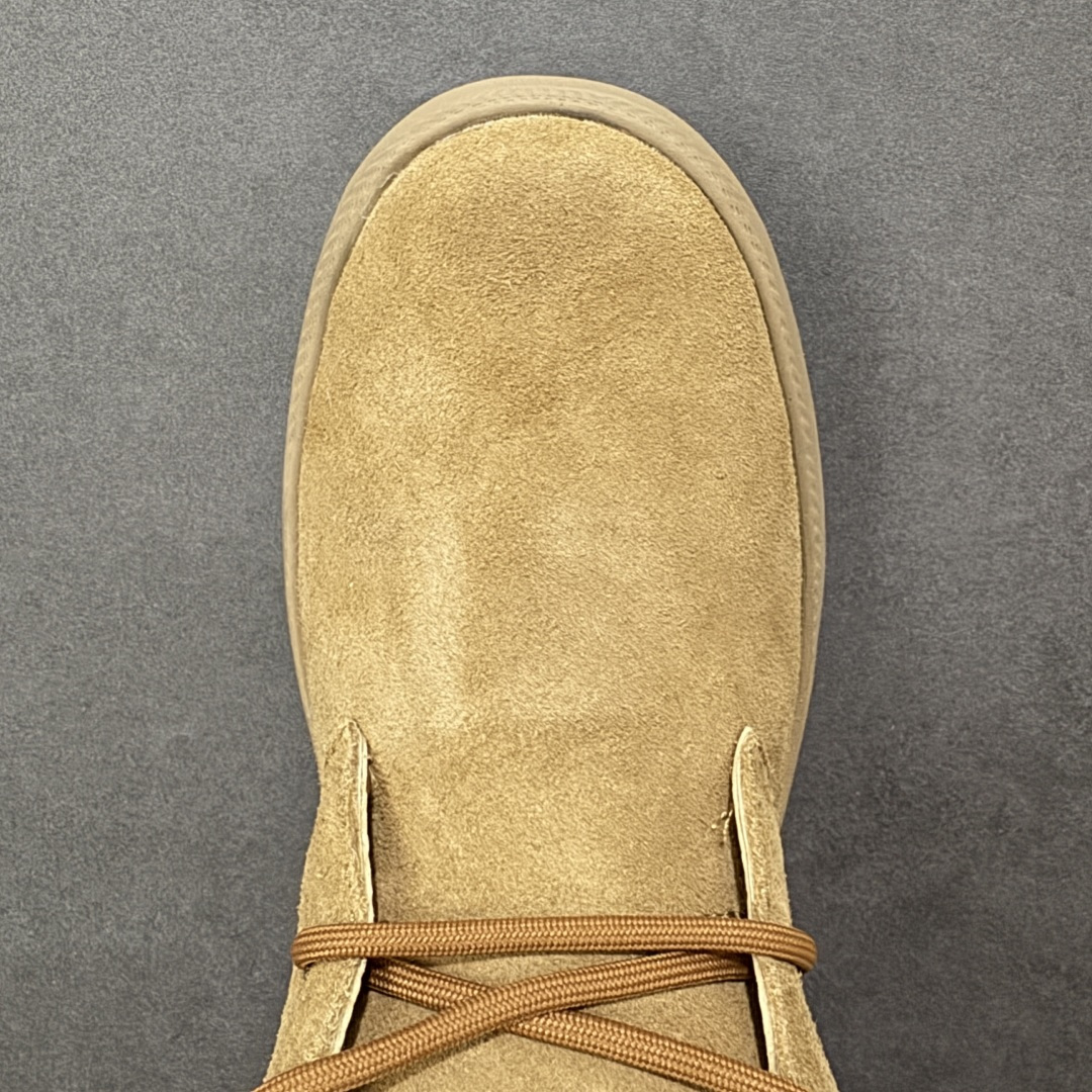 图片[8]-【SP顶级版】 平台外贸专供 UGG Burleigh Chukka 男士中帮雪地靴 1151773 原代工厂隆丰A级真羊毛皮一体完全遵循正平正品，精选A级羊皮毛一体材质，内里毛绒如云朵般包裹双脚，白带恒温属性一寒锁温抗冻，股季透气排湿，让双脚时刻处于干爽舒适的状态，轻量化设计搭配柔韧鞋底，每一步都似踩在软垫上，再加上贴合足型的弧度与足跟支撑，无论是居家休憩,外出通勤还是日常跑腿，全天行走也无负担。 从经典高筒靴到简约拖鞋，从基础中性色到潮流设计，既能与牛仔裤、卫衣打造随性日常，也能搭配裙子、男女同款更能轻松适配情侣穿搭。 优质羊皮毛天生耐磨损，搭配扎实工艺与防水科技加持，能抵御日常磨损与雨雪侵袭。一双穿数年仍能保持柔软质感💪🏻 尺码：39-45-选品中心