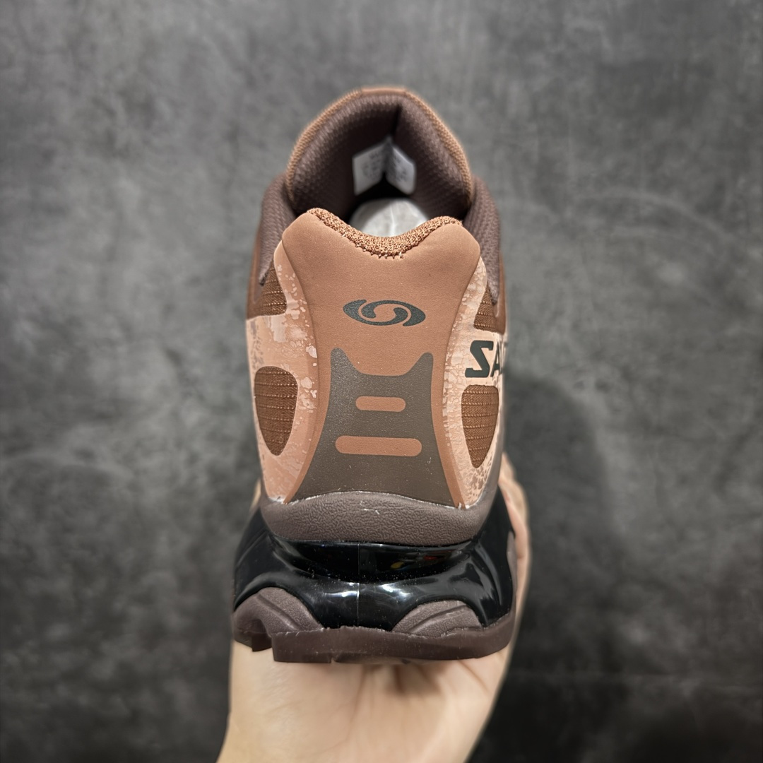 图片[4]-【莞产渠道】Salomon 萨洛蒙 XT-4 OG 复古机能跑鞋 咖啡棕 巧克力色 478771 经典户外产品 将初代XT 系列越野鞋面与重装徒步QUSET 4D中底融合呈现全新产品 鞋面拥有“SENSIFIT QUICKLACE ”双重组合 搭载 代表性的 4D ADVENCED CHASSIS 鞋底底盘 具备稳定 抓地 防护的综合特性 尺码：36 36.5 37.5 38 38.5 39 40 40.5 41 42 42.5 43 44 44.5 45-选品中心