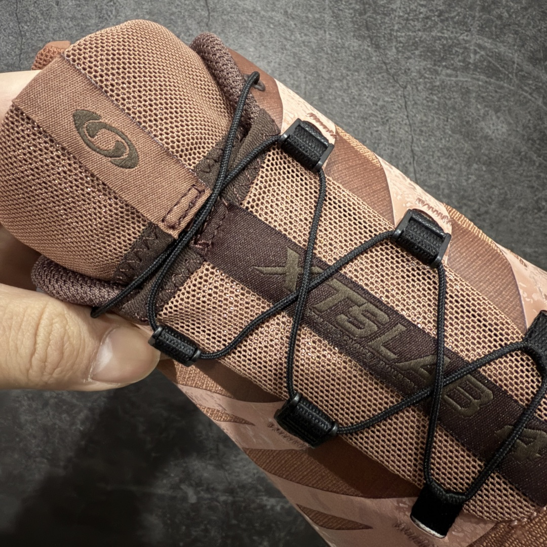 图片[6]-【莞产渠道】Salomon 萨洛蒙 XT-4 OG 复古机能跑鞋 咖啡棕 巧克力色 478771 经典户外产品 将初代XT 系列越野鞋面与重装徒步QUSET 4D中底融合呈现全新产品 鞋面拥有“SENSIFIT QUICKLACE ”双重组合 搭载 代表性的 4D ADVENCED CHASSIS 鞋底底盘 具备稳定 抓地 防护的综合特性 尺码：36 36.5 37.5 38 38.5 39 40 40.5 41 42 42.5 43 44 44.5 45-选品中心