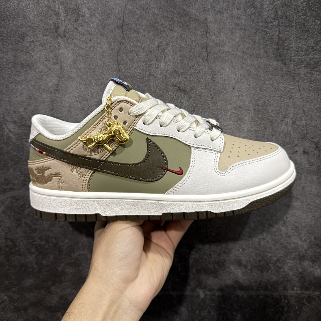 【定制QF版】NK Dunk Pegasus Pack CNY 马年限定 防滑耐磨 耐克 舒适百搭 低帮板鞋 货号： IQ1118-220 尺码： 36 36.5 37.5 38 38.5 39 40 40.5 41 42 42.5 43 44 45-选品中心