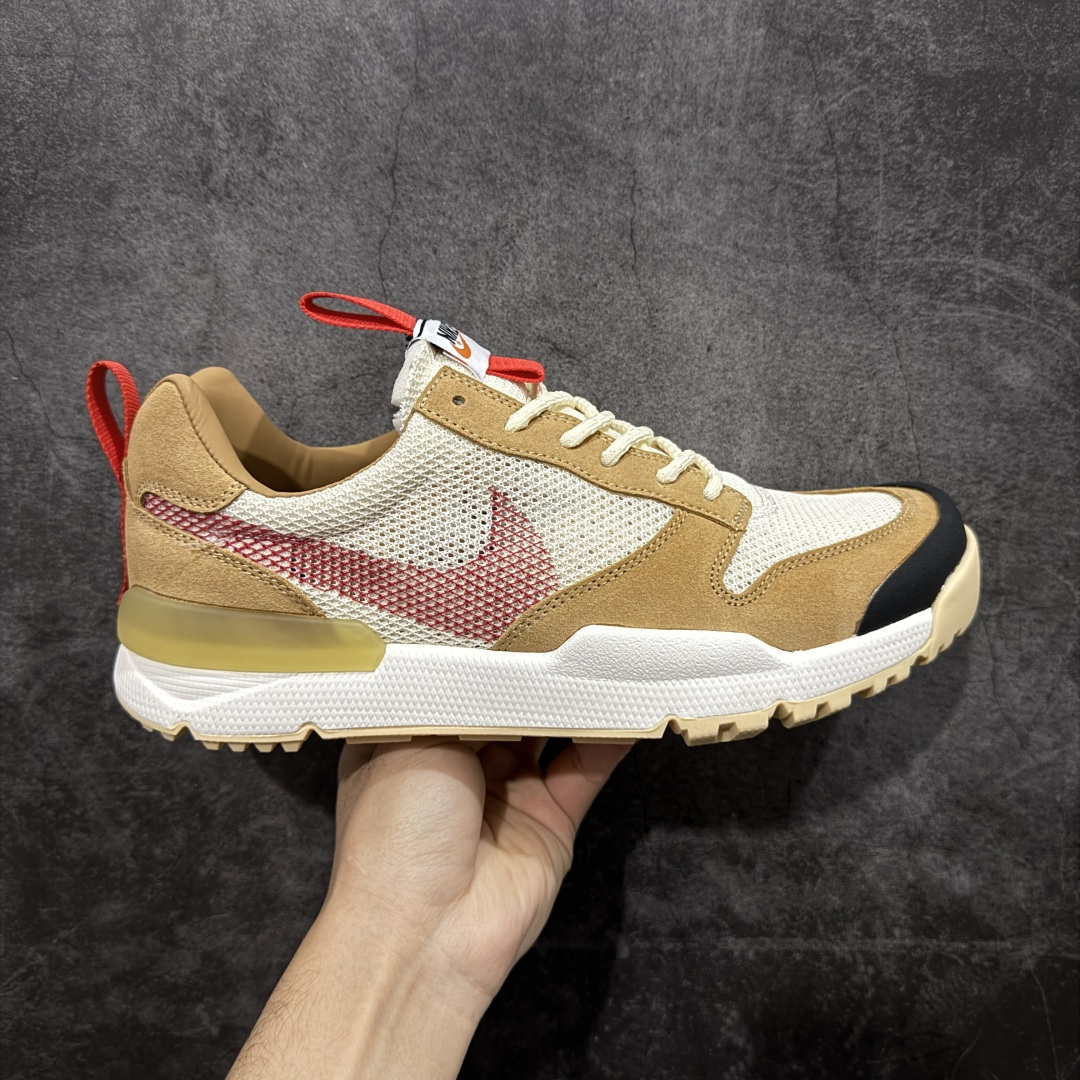 【先行首发版】Tom Sachs x NK Craft Mars Yard 2.0 联名宇航员神游太空百搭休闲运动透气慢跑鞋 复古做旧黄红勾 经过五年时间的等待，被视为神级球鞋之作的 Craft Mars Yard 终于以 2.0 的姿态回归。艺术家 Tom Sachs 在延续经典外观与配色组合的同时，将Craft Mars Yard 进行全面升级，以更加透气的涤纶经编针织网眼取代之前的特殊 Vectran 材质，并在鞋面上加入 X 型走线提高耐磨特性，而经过改良之后的 SFB 特种部队靴大底亦更加适合在城市环境着用，此外网面层和软木层的双内底设计更是为营造赤脚穿着体验特别优化 货号：IF2885 100 尺码：36 36.5 37.5 38 38.5 39 40 40.5 41 42 42.5 43 44 45 46-选品中心