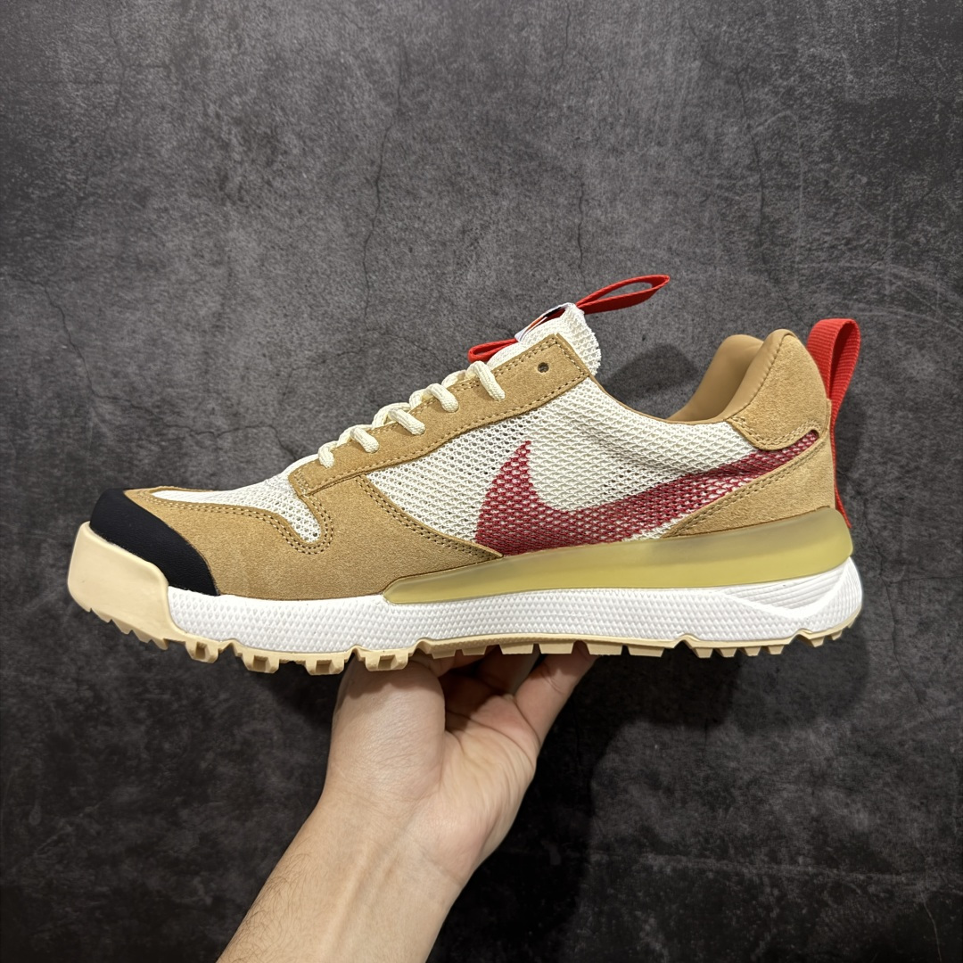 图片[2]-【先行首发版】Tom Sachs x NK Craft Mars Yard 2.0 联名宇航员神游太空百搭休闲运动透气慢跑鞋 复古做旧黄红勾 经过五年时间的等待，被视为神级球鞋之作的 Craft Mars Yard 终于以 2.0 的姿态回归。艺术家 Tom Sachs 在延续经典外观与配色组合的同时，将Craft Mars Yard 进行全面升级，以更加透气的涤纶经编针织网眼取代之前的特殊 Vectran 材质，并在鞋面上加入 X 型走线提高耐磨特性，而经过改良之后的 SFB 特种部队靴大底亦更加适合在城市环境着用，此外网面层和软木层的双内底设计更是为营造赤脚穿着体验特别优化 货号：IF2885 100 尺码：36 36.5 37.5 38 38.5 39 40 40.5 41 42 42.5 43 44 45 46-选品中心