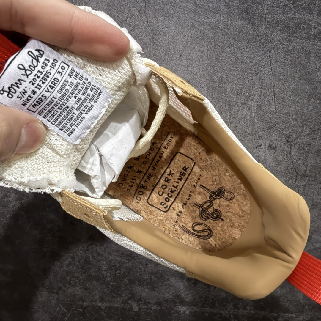 图片[7]-【先行首发版】Tom Sachs x NK Craft Mars Yard 2.0 联名宇航员神游太空百搭休闲运动透气慢跑鞋 复古做旧黄红勾 经过五年时间的等待，被视为神级球鞋之作的 Craft Mars Yard 终于以 2.0 的姿态回归。艺术家 Tom Sachs 在延续经典外观与配色组合的同时，将Craft Mars Yard 进行全面升级，以更加透气的涤纶经编针织网眼取代之前的特殊 Vectran 材质，并在鞋面上加入 X 型走线提高耐磨特性，而经过改良之后的 SFB 特种部队靴大底亦更加适合在城市环境着用，此外网面层和软木层的双内底设计更是为营造赤脚穿着体验特别优化 货号：IF2885 100 尺码：36 36.5 37.5 38 38.5 39 40 40.5 41 42 42.5 43 44 45 46-选品中心
