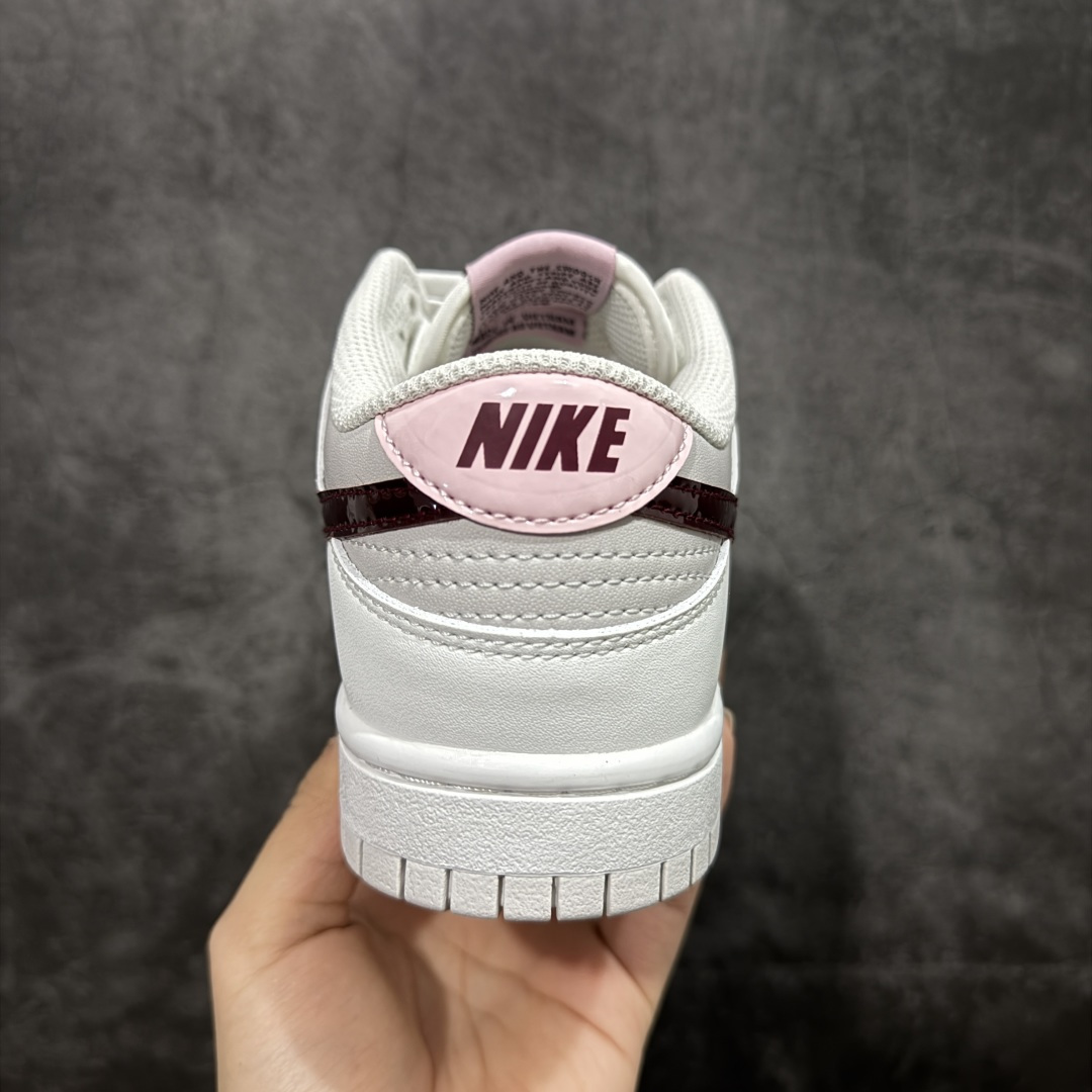 图片[4]-【史诗版】Nike Dunk Low 灰白 全网唯一全头层版本 正确低趴鞋头细节 拒绝偷工减料福利供应‼️ Nike推出特别版Dunk Low企划。此款Nike Dunk Low采用绒面革材质，鞋身左右侧均配有皮革质双 Swooshes蓝色搭配上白色。简洁干净的配色设计 绝对是日常出街上脚的不二选择 货号：IM6025 121 尺码：35.5 36 36.5 37.5 38 38.5 39 40 40.5 41 42-选品中心