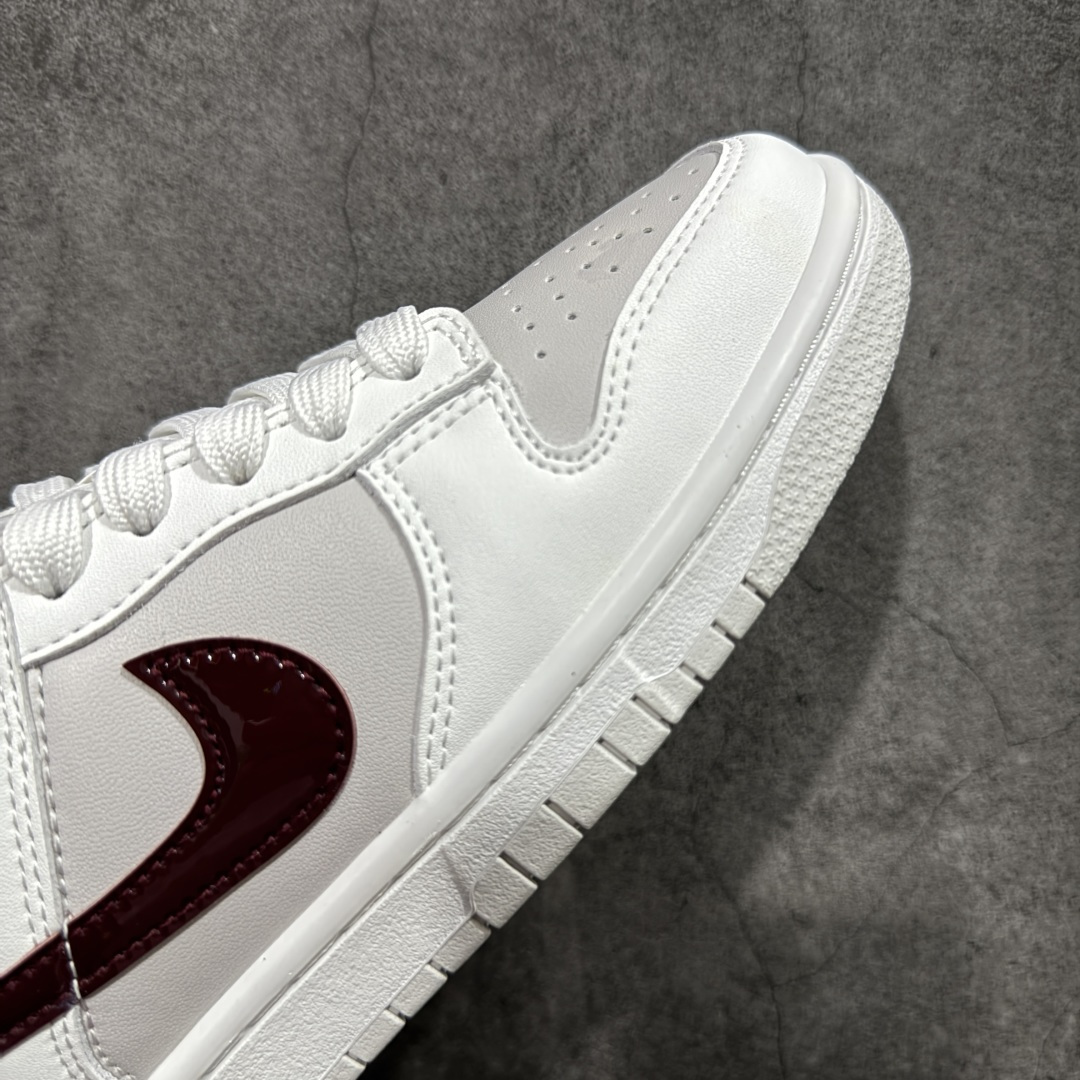 图片[6]-【史诗版】Nike Dunk Low 灰白 全网唯一全头层版本 正确低趴鞋头细节 拒绝偷工减料福利供应‼️ Nike推出特别版Dunk Low企划。此款Nike Dunk Low采用绒面革材质，鞋身左右侧均配有皮革质双 Swooshes蓝色搭配上白色。简洁干净的配色设计 绝对是日常出街上脚的不二选择 货号：IM6025 121 尺码：35.5 36 36.5 37.5 38 38.5 39 40 40.5 41 42-选品中心