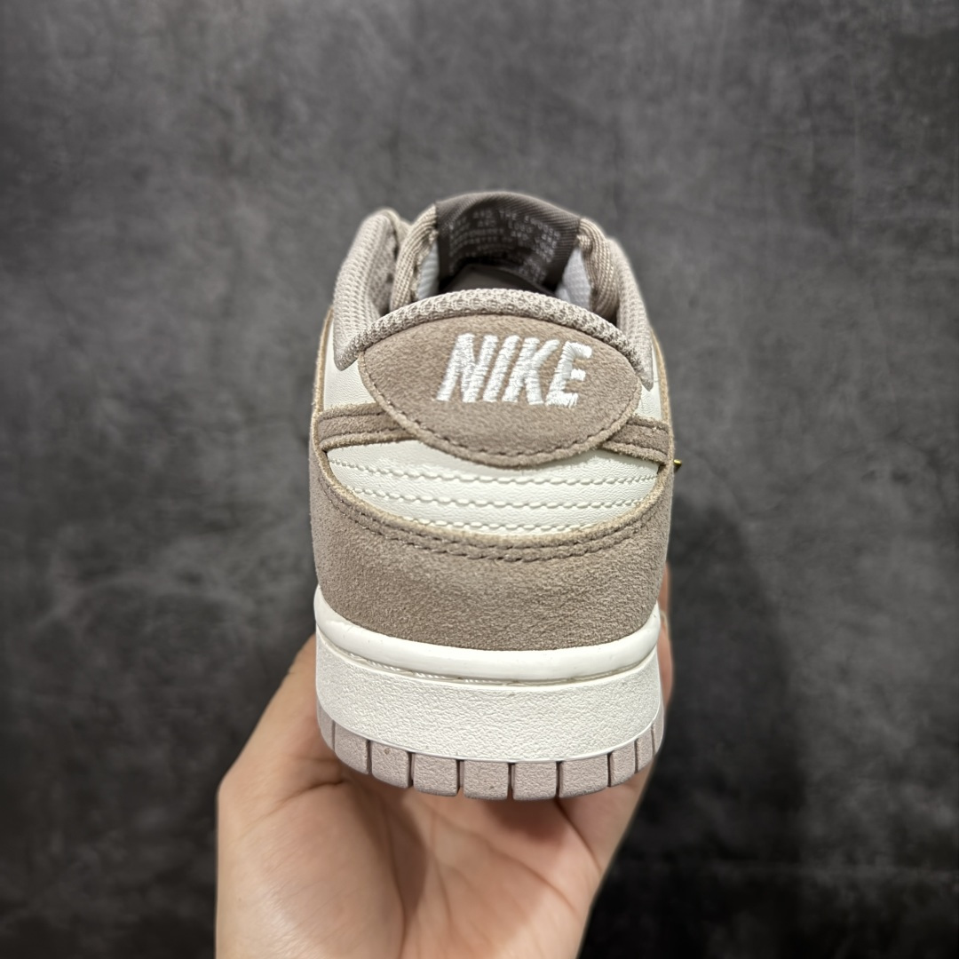 图片[4]-【CS纯原版】DUNK 官方新版双勾 马年限定🔥金勾浅白棕 马上发财❗️马上有钱❗️ 纯原大厂出品 顶级版本👏 原装头层材料 独家版型蒸餾加工 帶來的是更好的视觉和脚感体验 大厂纯原品质出货 清洁度 电绣工艺 皮料切割干净无任何毛边 细节完美 货号：IB4417-105 尺码：36 36.5 37.5 38 38.5 39 40 40.5 41 42 42.5 43 44 44.5 45 46-选品中心