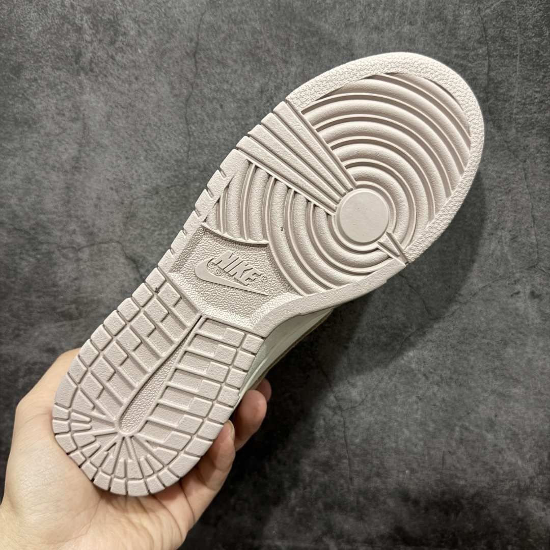 图片[9]-【CS纯原版】DUNK 官方新版双勾 马年限定🔥金勾浅白棕 马上发财❗️马上有钱❗️ 纯原大厂出品 顶级版本👏 原装头层材料 独家版型蒸餾加工 帶來的是更好的视觉和脚感体验 大厂纯原品质出货 清洁度 电绣工艺 皮料切割干净无任何毛边 细节完美 货号：IB4417-105 尺码：36 36.5 37.5 38 38.5 39 40 40.5 41 42 42.5 43 44 44.5 45 46-选品中心