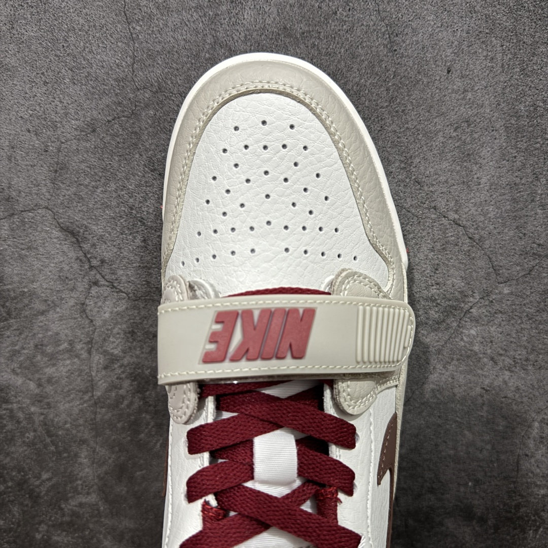 图片[5]-【黑金版本】Air Jordan Legacy AJ312 Low 低帮复古篮球鞋 白灰红 马年限定 IQ9783-121 市场独一档产物 全套原纸板楦头开发 原厂大底磨具加持立体防滑纹理 原档数据后跟TPU子母扣魔术贴 原装可视Air Sole气垫 原汁原味最完美的312代版型 唯一正确鞋头趴度弧度高度鞋身腰线 进口港宝加持 后跟自然饱满 全鞋荧光划线卡点 追求极致完美 每一双都是工艺品 多重QC质检 超越公司货的品控标准 实实在在的免检产品 鞋身采用了皮革材质打造 横跨鞋面的魔术贴十分吸睛 侧面的Swoosh Logo的一部分被鞋面遮挡了一部分 颇具玩味 魔术贴上标有NK标识 而鞋舌上是Jordan的经典红色飞翼Logo 后跟和鞋底均采用了AJ3的设计 后跟上同样也使用了经典的爆裂纹图案 尺码：36-46-选品中心