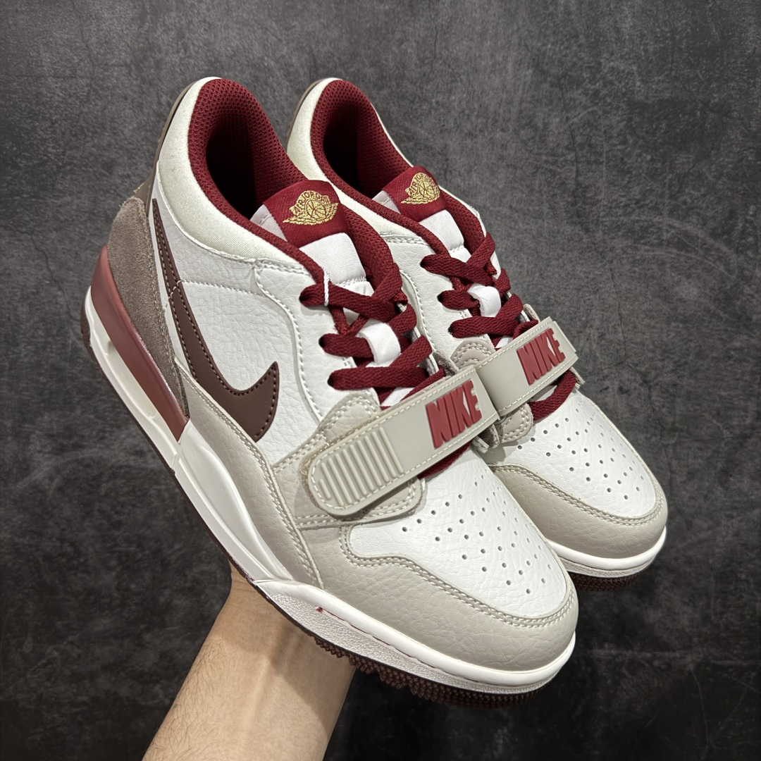 【黑金版本】Air Jordan Legacy AJ312 Low 低帮复古篮球鞋 白灰红 马年限定 IQ9783-121 市场独一档产物 全套原纸板楦头开发 原厂大底磨具加持立体防滑纹理 原档数据后跟TPU子母扣魔术贴 原装可视Air Sole气垫 原汁原味最完美的312代版型 唯一正确鞋头趴度弧度高度鞋身腰线 进口港宝加持 后跟自然饱满 全鞋荧光划线卡点 追求极致完美 每一双都是工艺品 多重QC质检 超越公司货的品控标准 实实在在的免检产品 鞋身采用了皮革材质打造 横跨鞋面的魔术贴十分吸睛 侧面的Swoosh Logo的一部分被鞋面遮挡了一部分 颇具玩味 魔术贴上标有NK标识 而鞋舌上是Jordan的经典红色飞翼Logo 后跟和鞋底均采用了AJ3的设计 后跟上同样也使用了经典的爆裂纹图案 尺码：36-46-选品中心