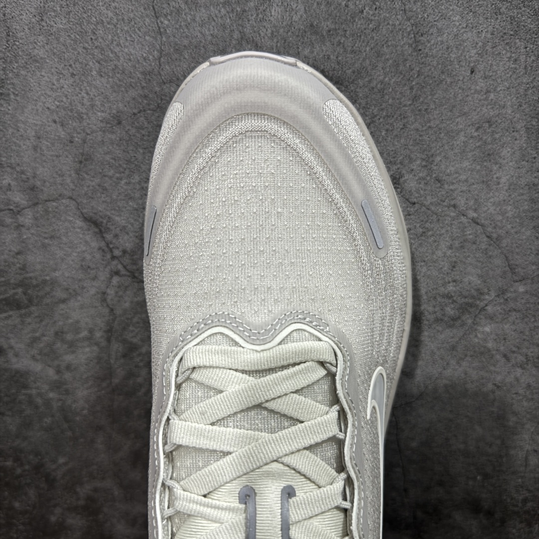 图片[5]-【XE纯原版】Nike Air Zoom Vomero Plus 全新科技运动跑鞋 HV8150-001    目前市场最强品质 原版购入开发 鞋面采用硅胶发泡立体印刷 临界ZOOM X泡棉超软弹大底 区别市场一体底 超高质检清洁度 一切材质配件均与原版一致 原楦原纸板开发 匹配原版98%以上 完美弧度版型 原厂鞋标 立体反光鞋盒标 鞋盒防撞海绵 高端玩家必推版本 高价零售必推版本 欢迎对比市面任意版本‼️ 这双鞋简直是时尚与科技的完美融合。 经典黑色鞋面，质感爆棚，搭配超亮眼的银色大勾子，瞬间成为街头焦点。不仅颜值在线，缓震性能更是一绝 不管是日常出街还是慢跑锻炼，都能给双脚极致舒适体验。  码数超全，39- 46 码任你选！别犹豫啦，穿上它，轻松走出潮流范，开启你的时尚运动新旅程！ 码段：39-46-选品中心