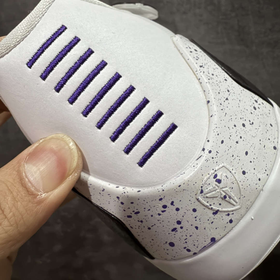 图片[2]-【灭世纯原】NK Kobe 9 Low EM PE 科比九代舒适减震防滑低帮篮球鞋 白紫 IH1401-100 ✅原楦打造灵动版型 鞋头➕腰身➕后跟 360°无死角 ✅原厂工艺3层立体编织flyknit鞋面 厚度同步ZP吊打市场“纯原” ✅原厂碳板加持 立体感区分市场货品 ✅区分市场货品🌪过验级拉帮细节 ✅内置全新复刻版中底鞋垫 REACT缓震 密度增加抗衰减 ✅针对海外市场增加 47.5 满足精英选手实战需求 最强科9 灭世制造 用实力让情怀落地 👊🏻 尺码：39 40 40.5 41 42 42.5 43 44 44.5 45 46 47.5-选品中心