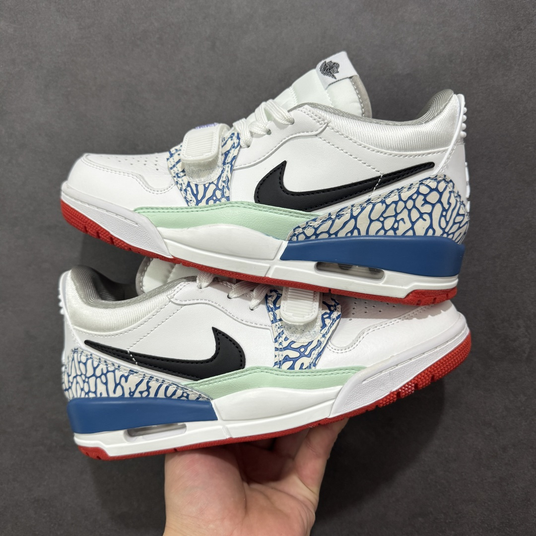 福利特价【GQ福利】Air Jordan Legacy AJ312 复古篮球鞋 市场最强独一档产物 全套原纸板楦头开发 原厂大底磨具加持立体防滑纹理 原档数据后跟TPU子母扣魔术贴 原装可视Air Sole气垫 原汁原味最完美的312代版型 唯一正确鞋头趴度弧度高度鞋身腰线 进口港宝加持 后跟自然饱满 全鞋荧光划线卡点 追求极致完美 每一双都是工艺品 多重QC质检 超越公司货的品控标准 实实在在的免检产品 鞋身采用了皮革材质打造 横跨鞋面的魔术贴十分吸睛 侧面的Swoosh Logo的一部分被鞋面遮挡了一部分 颇具玩味 魔术贴上标有NK标识 而鞋舌上是Jordan的经典红色飞翼Logo 后跟和鞋底均采用了AJ3的设计 后跟上同样也使用了经典的爆裂纹图案 货号：DV9127-101 尺码：36 36.5 37.5 38 38.5 39 40 40.5 41 42 42.5 43 44 44.5 45-选品中心