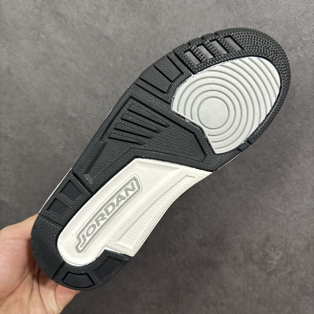 图片[9]-福利特价【GQ福利】Air Jordan Legacy AJ312 复古篮球鞋 市场最强独一档产物 全套原纸板楦头开发 原厂大底磨具加持立体防滑纹理 原档数据后跟TPU子母扣魔术贴 原装可视Air Sole气垫 原汁原味最完美的312代版型 唯一正确鞋头趴度弧度高度鞋身腰线 进口港宝加持 后跟自然饱满 全鞋荧光划线卡点 追求极致完美 每一双都是工艺品 多重QC质检 超越公司货的品控标准 实实在在的免检产品 鞋身采用了皮革材质打造 横跨鞋面的魔术贴十分吸睛 侧面的Swoosh Logo的一部分被鞋面遮挡了一部分 颇具玩味 魔术贴上标有NK标识 而鞋舌上是Jordan的经典红色飞翼Logo 后跟和鞋底均采用了AJ3的设计 后跟上同样也使用了经典的爆裂纹图案 货号：DV9127-101 尺码：36 36.5 37.5 38 38.5 39 40 40.5 41 42 42.5 43 44 44.5 45-选品中心