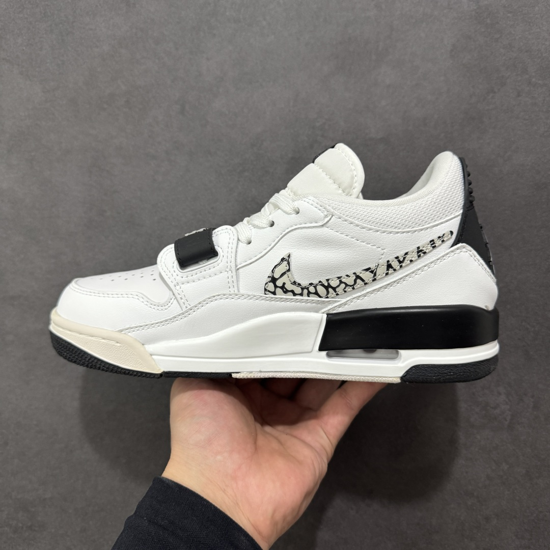 图片[2]-福利特价【GQ福利】Air Jordan Legacy AJ312 复古篮球鞋 市场最强独一档产物 全套原纸板楦头开发 原厂大底磨具加持立体防滑纹理 原档数据后跟TPU子母扣魔术贴 原装可视Air Sole气垫 原汁原味最完美的312代版型 唯一正确鞋头趴度弧度高度鞋身腰线 进口港宝加持 后跟自然饱满 全鞋荧光划线卡点 追求极致完美 每一双都是工艺品 多重QC质检 超越公司货的品控标准 实实在在的免检产品 鞋身采用了皮革材质打造 横跨鞋面的魔术贴十分吸睛 侧面的Swoosh Logo的一部分被鞋面遮挡了一部分 颇具玩味 魔术贴上标有NK标识 而鞋舌上是Jordan的经典红色飞翼Logo 后跟和鞋底均采用了AJ3的设计 后跟上同样也使用了经典的爆裂纹图案 货号：DV9127-101 尺码：36 36.5 37.5 38 38.5 39 40 40.5 41 42 42.5 43 44 44.5 45-选品中心