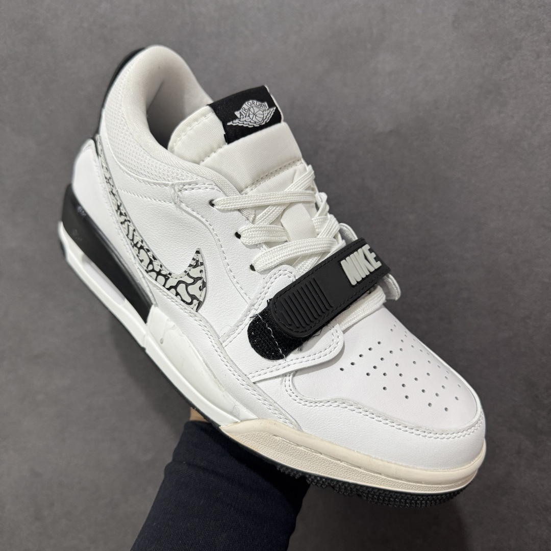 图片[3]-福利特价【GQ福利】Air Jordan Legacy AJ312 复古篮球鞋 市场最强独一档产物 全套原纸板楦头开发 原厂大底磨具加持立体防滑纹理 原档数据后跟TPU子母扣魔术贴 原装可视Air Sole气垫 原汁原味最完美的312代版型 唯一正确鞋头趴度弧度高度鞋身腰线 进口港宝加持 后跟自然饱满 全鞋荧光划线卡点 追求极致完美 每一双都是工艺品 多重QC质检 超越公司货的品控标准 实实在在的免检产品 鞋身采用了皮革材质打造 横跨鞋面的魔术贴十分吸睛 侧面的Swoosh Logo的一部分被鞋面遮挡了一部分 颇具玩味 魔术贴上标有NK标识 而鞋舌上是Jordan的经典红色飞翼Logo 后跟和鞋底均采用了AJ3的设计 后跟上同样也使用了经典的爆裂纹图案 货号：DV9127-101 尺码：36 36.5 37.5 38 38.5 39 40 40.5 41 42 42.5 43 44 44.5 45-选品中心